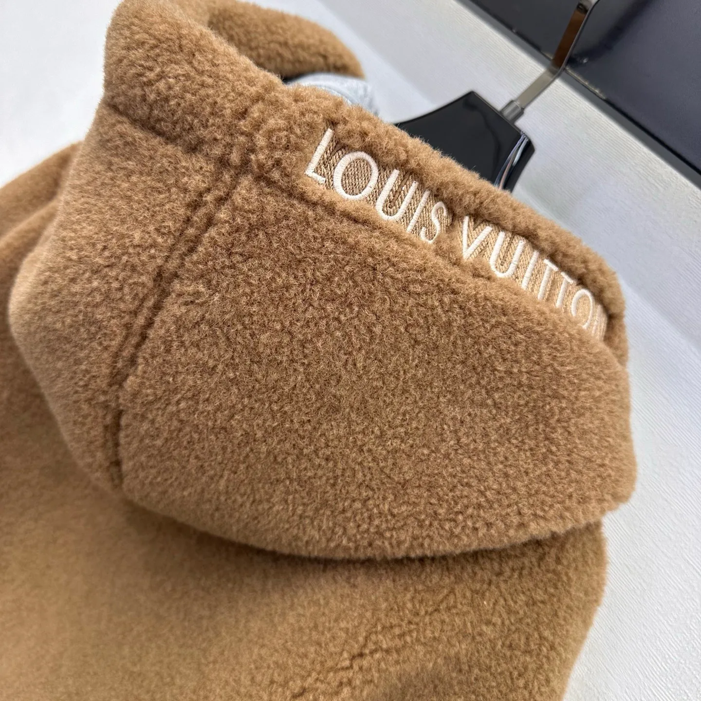 Куртки И Пуховики Женские Louis Vuitton 18279118