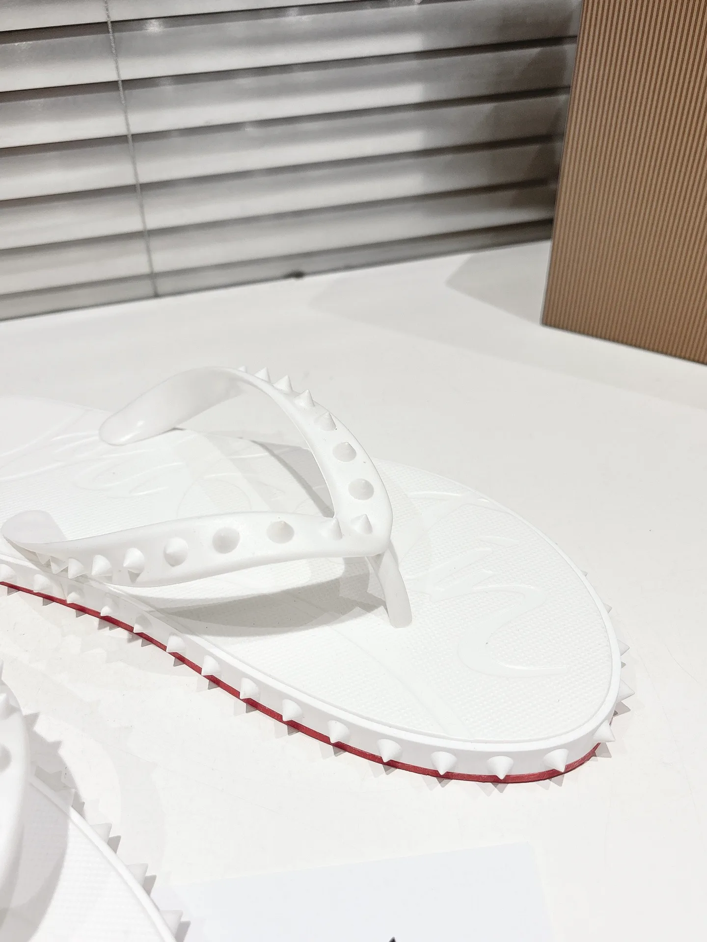 Шлепанцы Женские Christian Louboutin 17604584