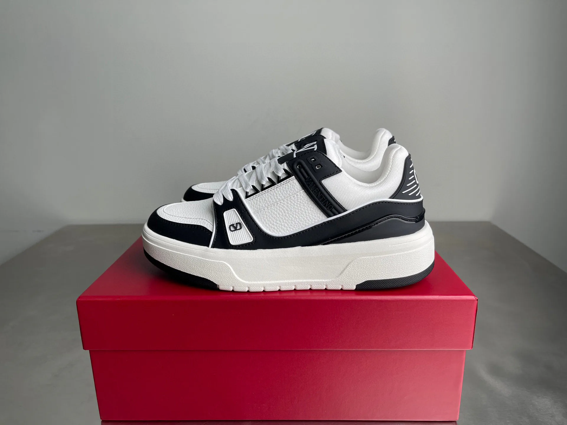 Кроссовки Женские Valentino 2733291