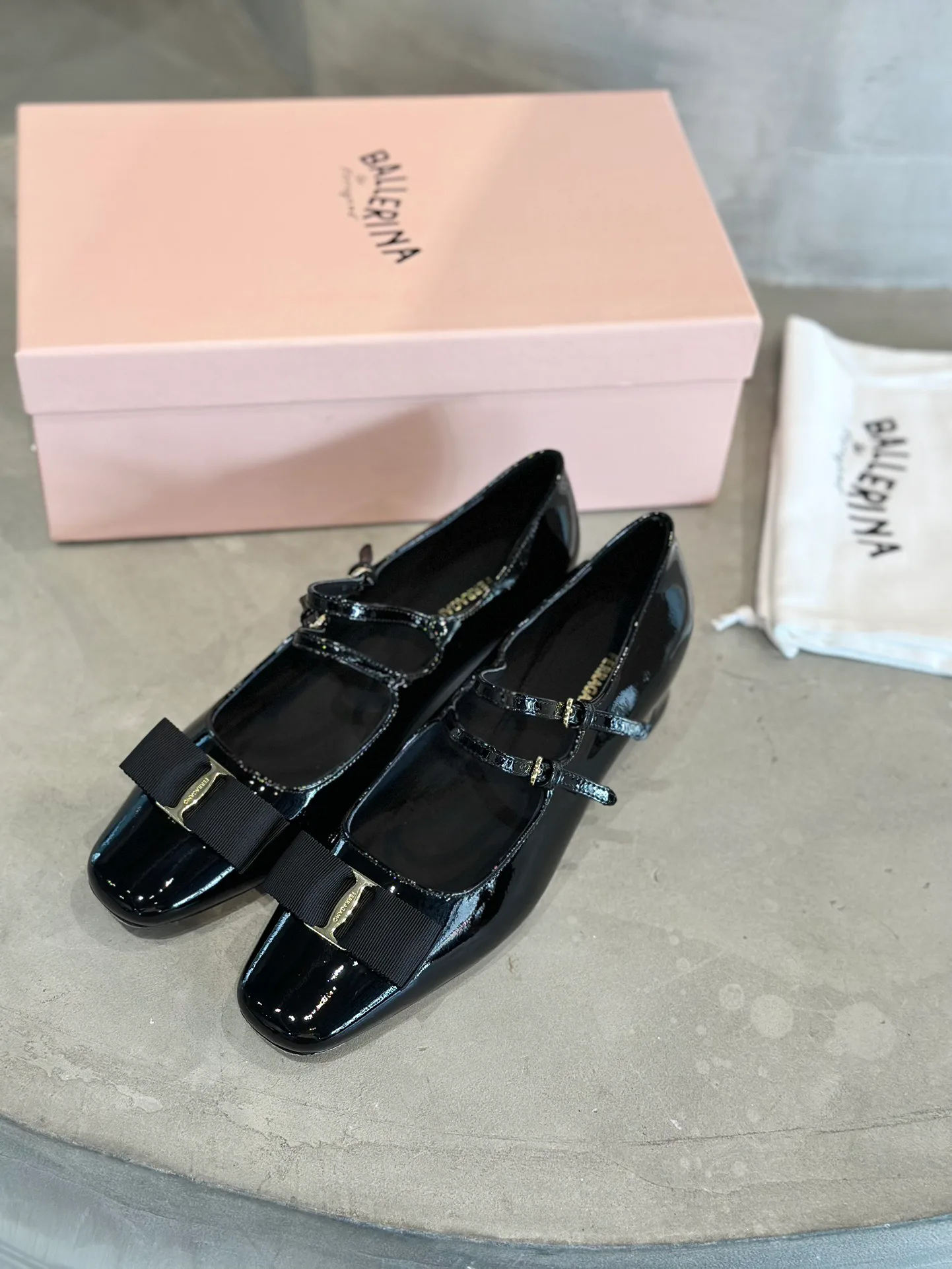 Туфли Женские Salvatore Ferragamo 13368386