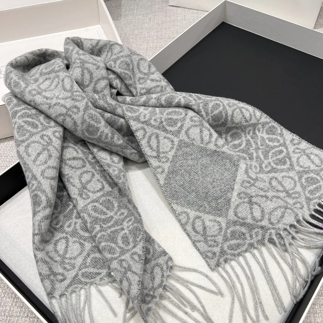 Шарфы Loewe 17991970