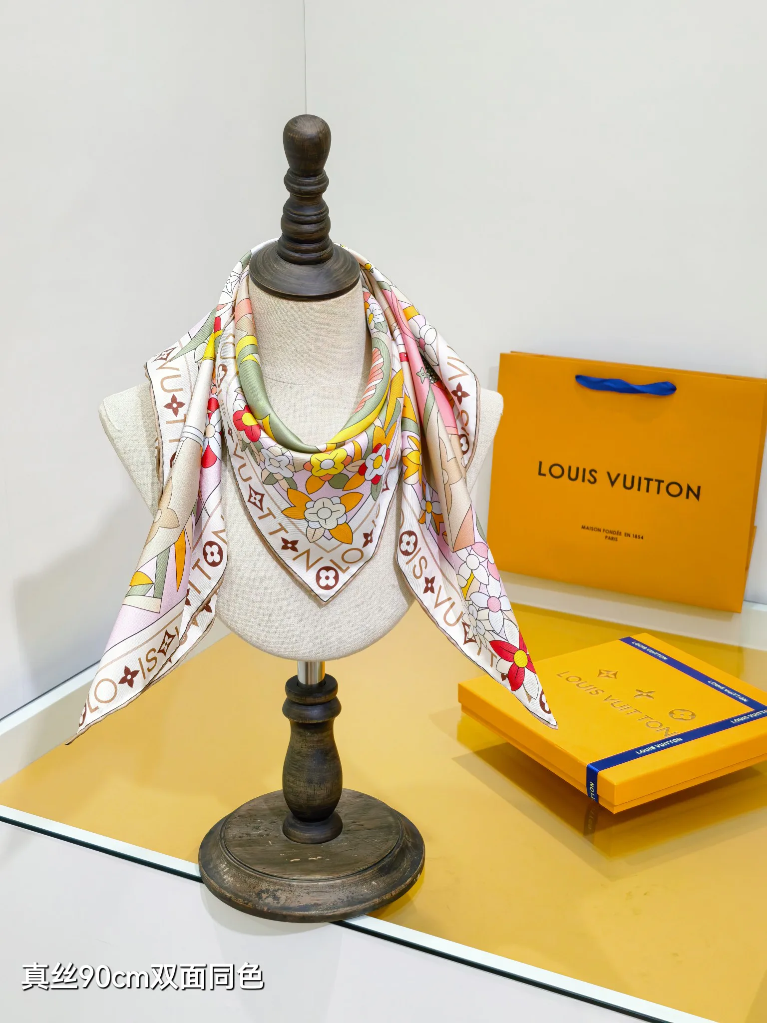 Текстиль Louis Vuitton 2588565