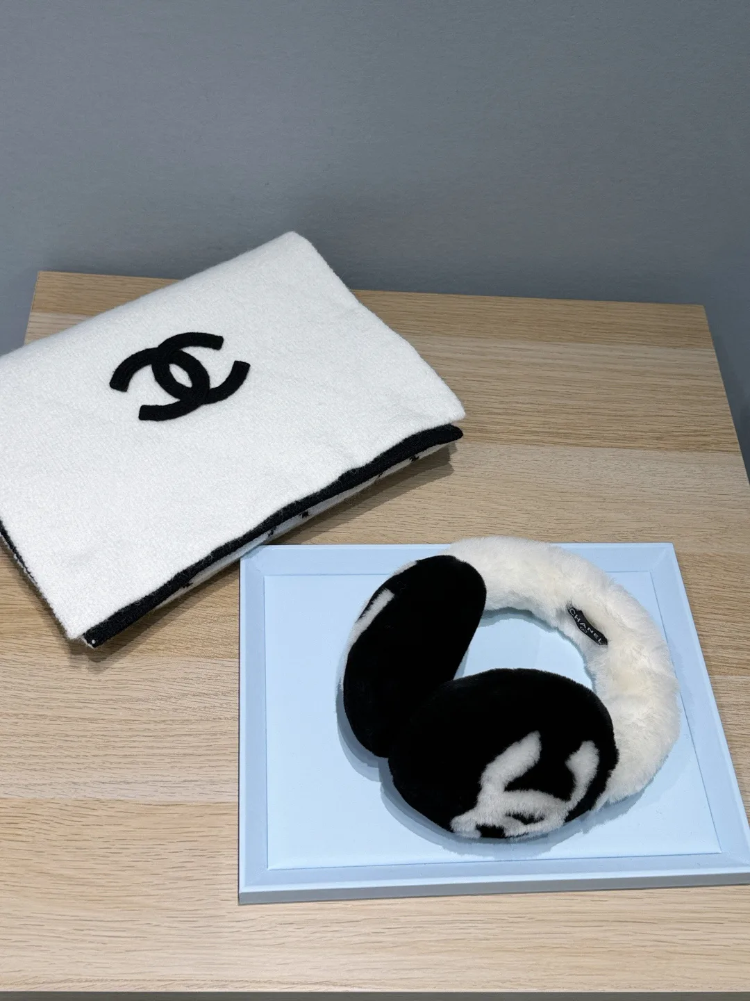 Головные Уборы Chanel 18617819
