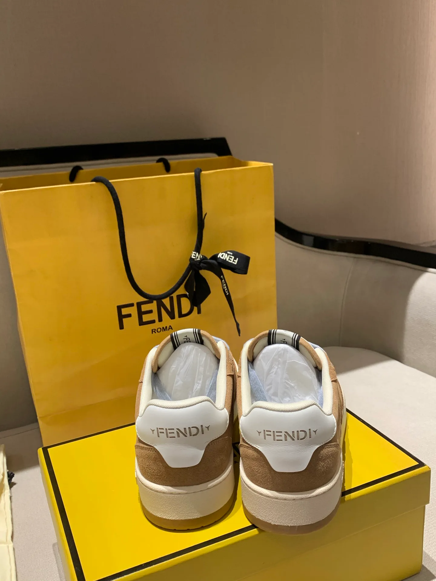Кроссовки Женские Fendi 18228112