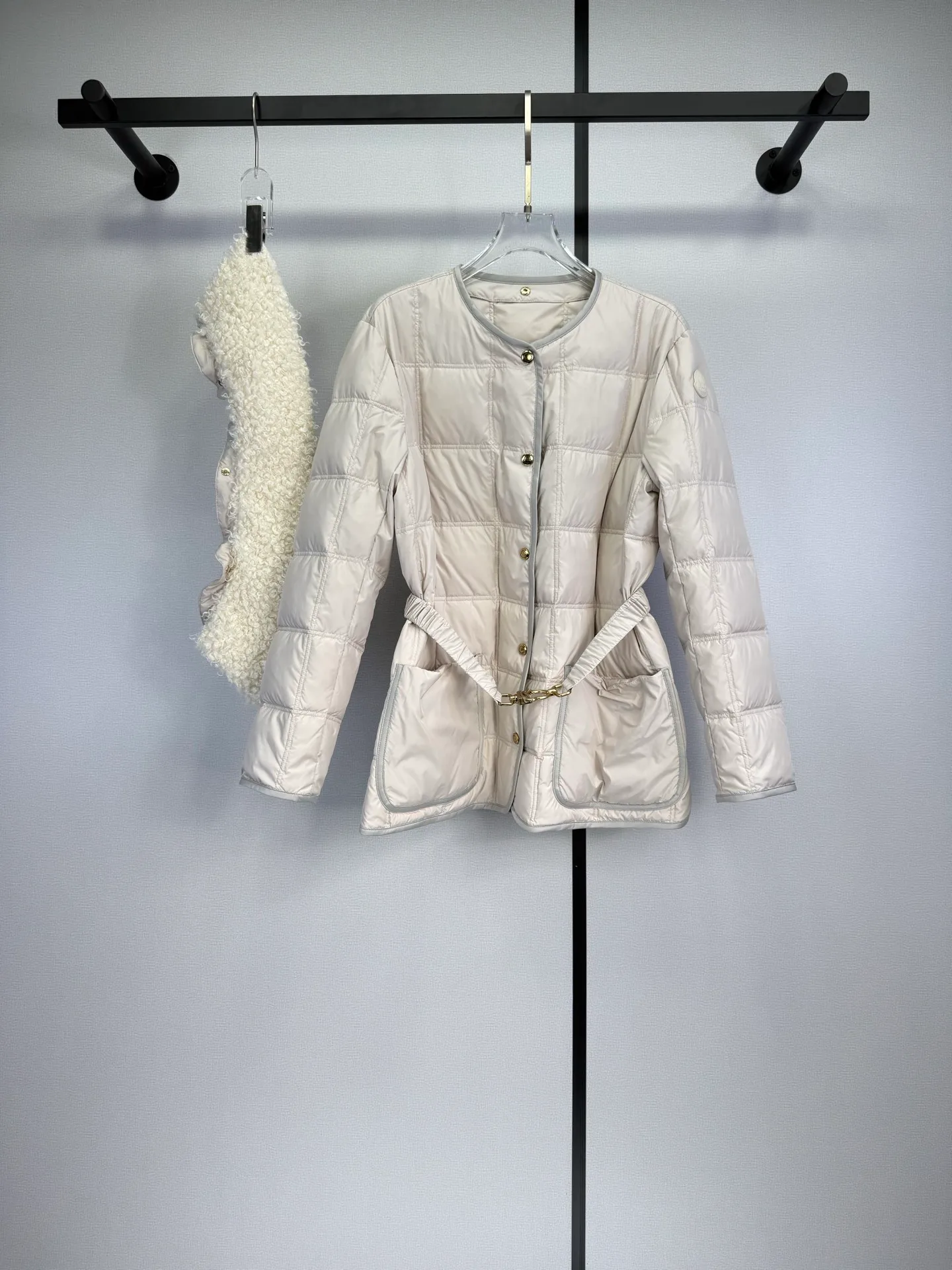 Куртки И Пуховики Женские Moncler 18022130