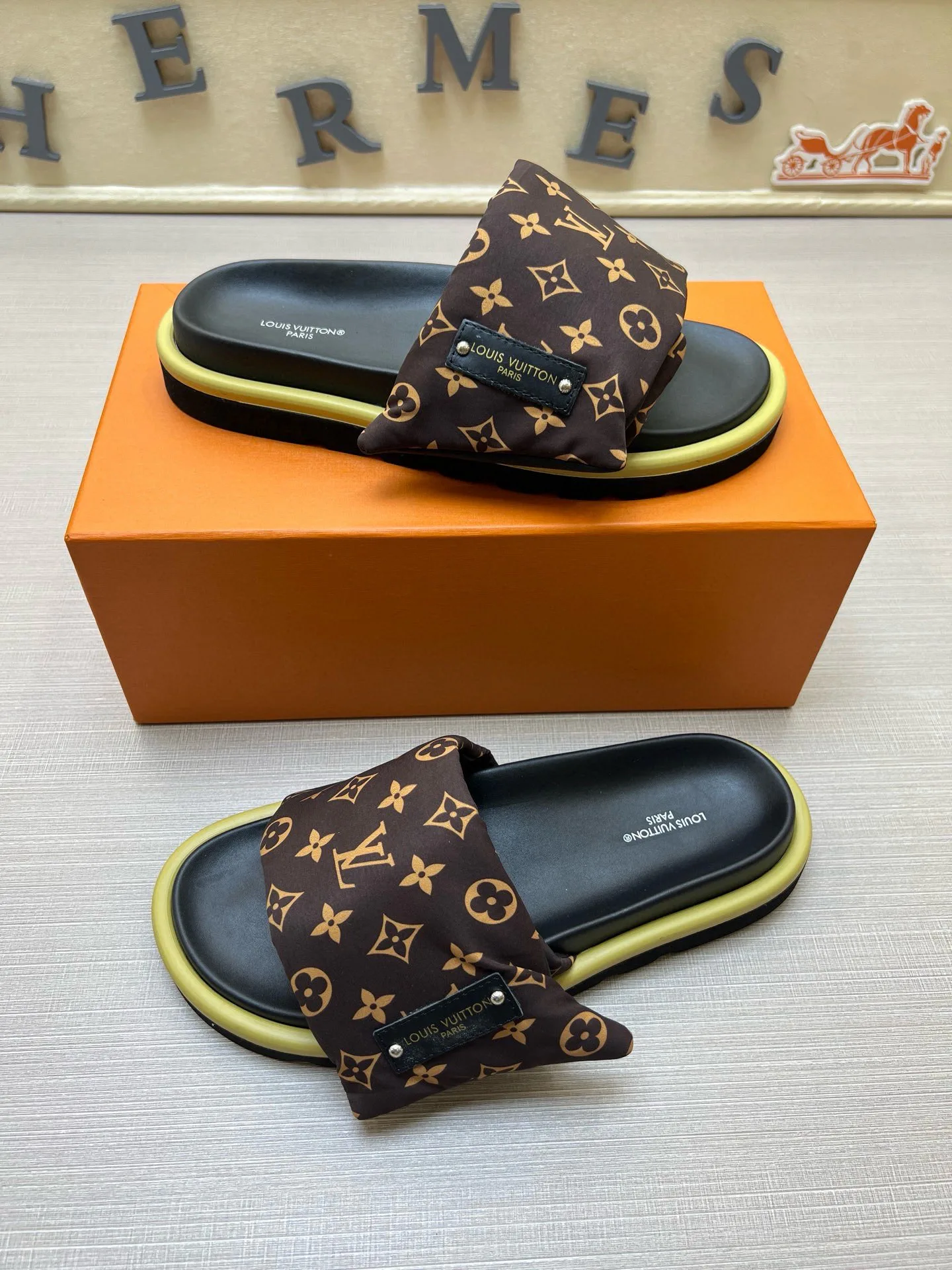 Шлепанцы Женские Louis Vuitton 9801575