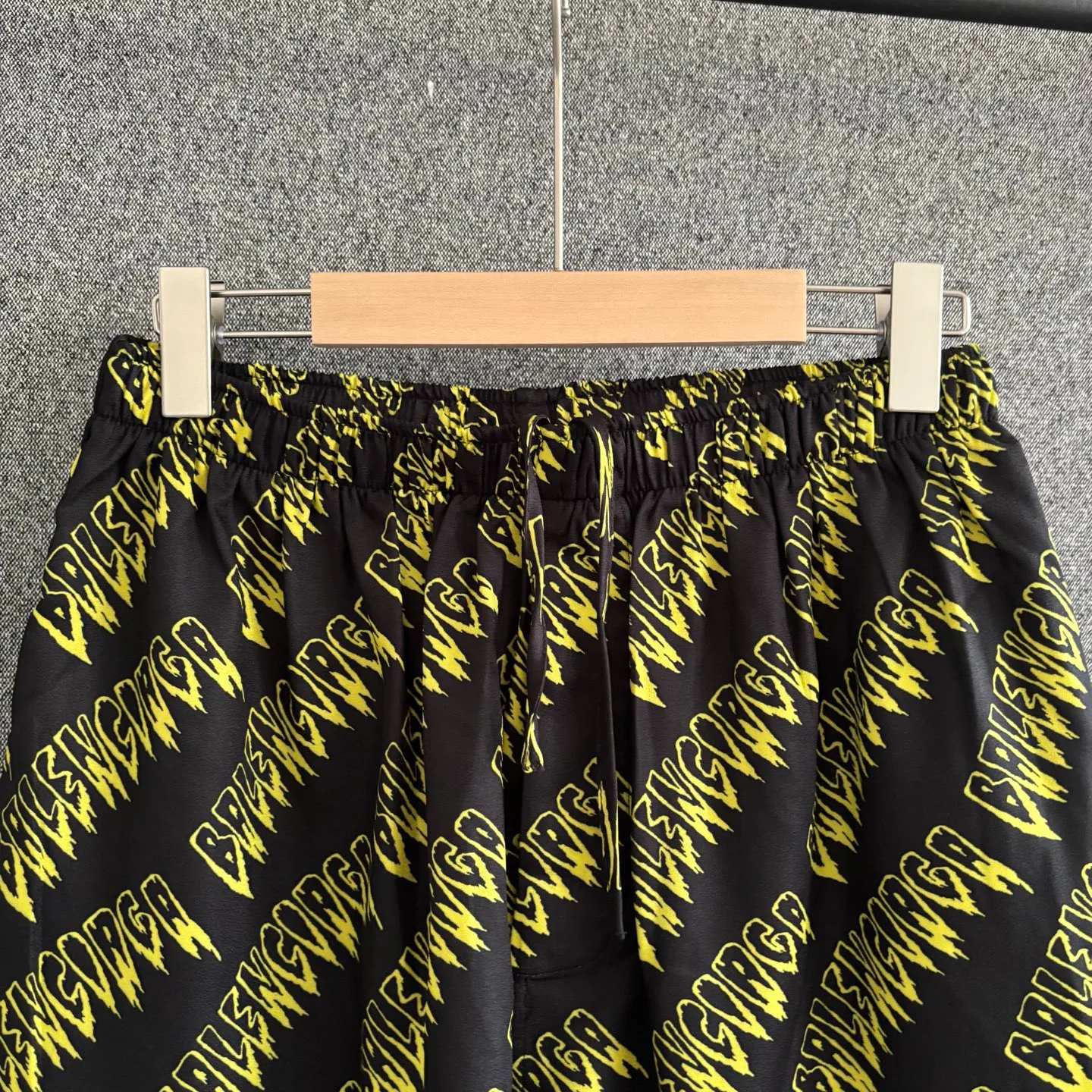 Шорты Женские Balenciaga 13110716