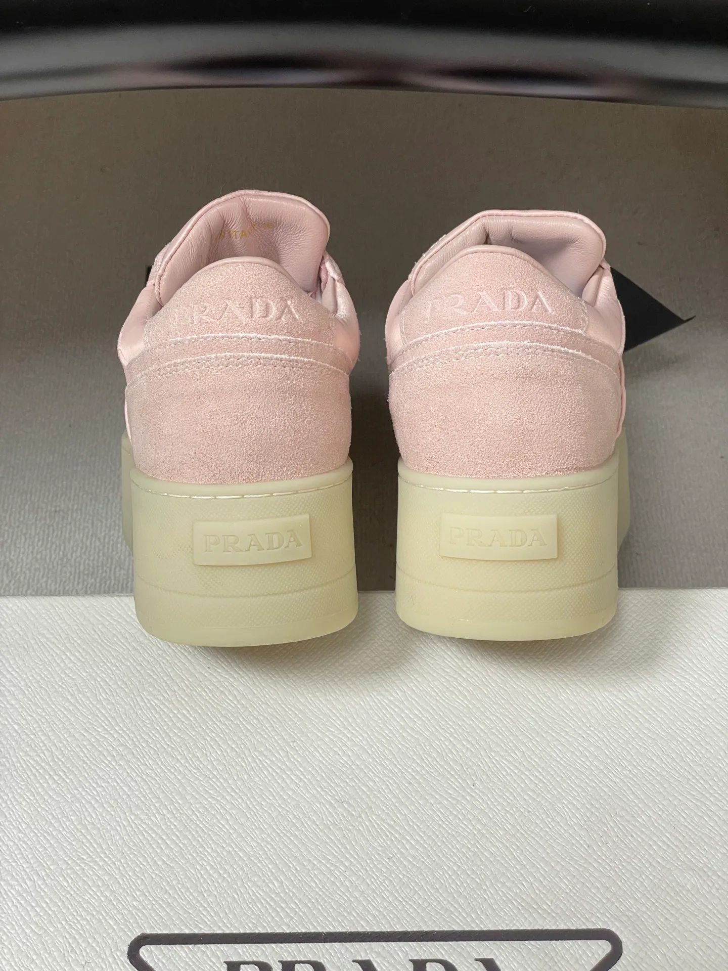 Кроссовки Женские Prada 12810940