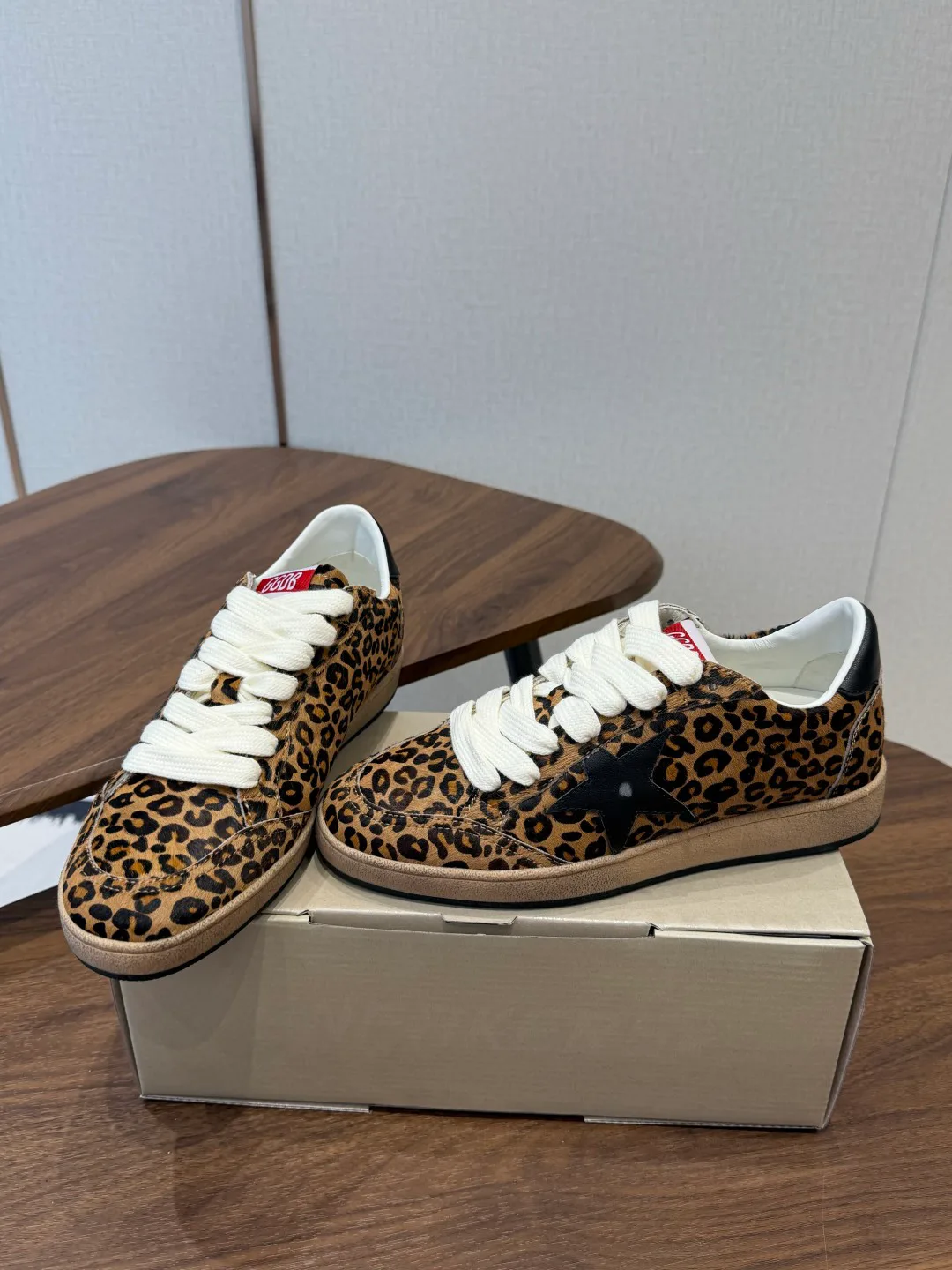 Кроссовки Женские Golden Goose 18357254