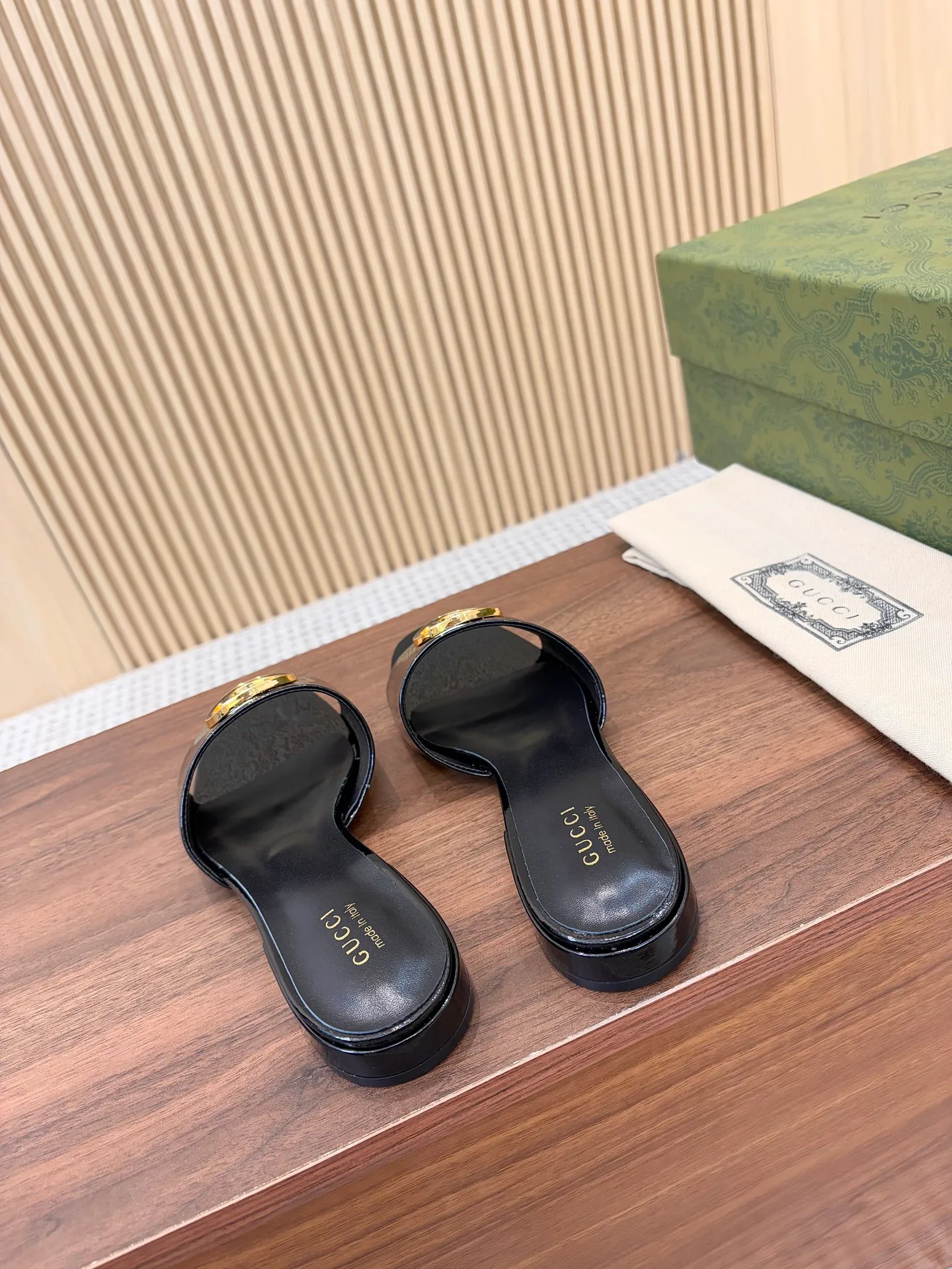 Шлепанцы Женские Gucci 14156