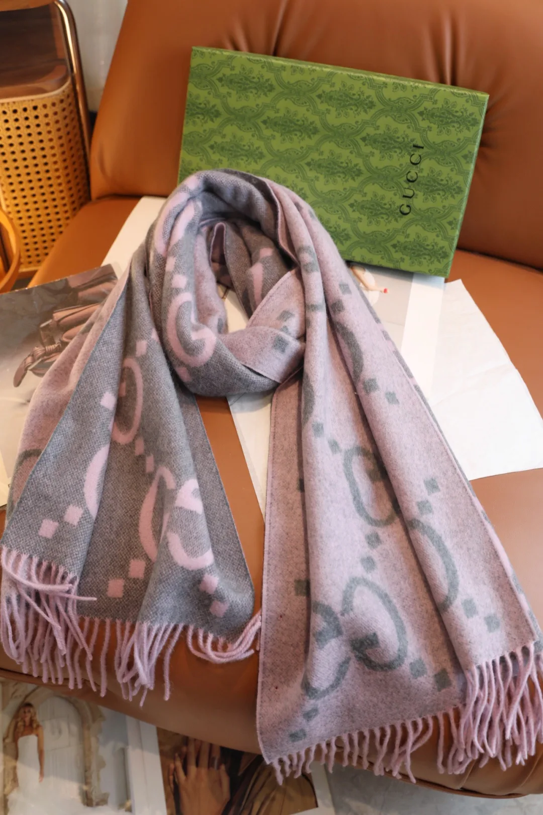 Шарфы Gucci 18265970