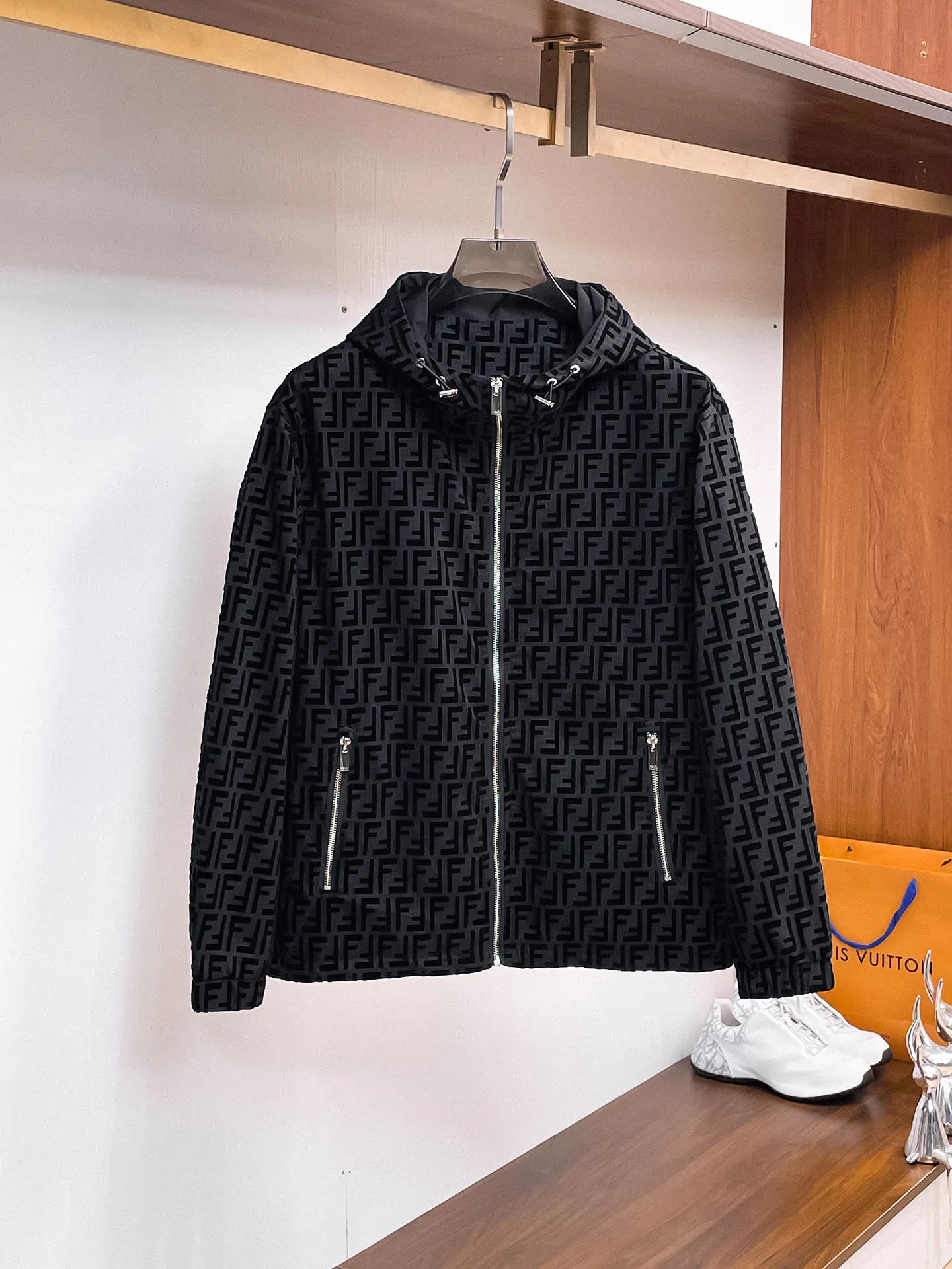 Куртки И Пуховики Мужские Fendi 18197233