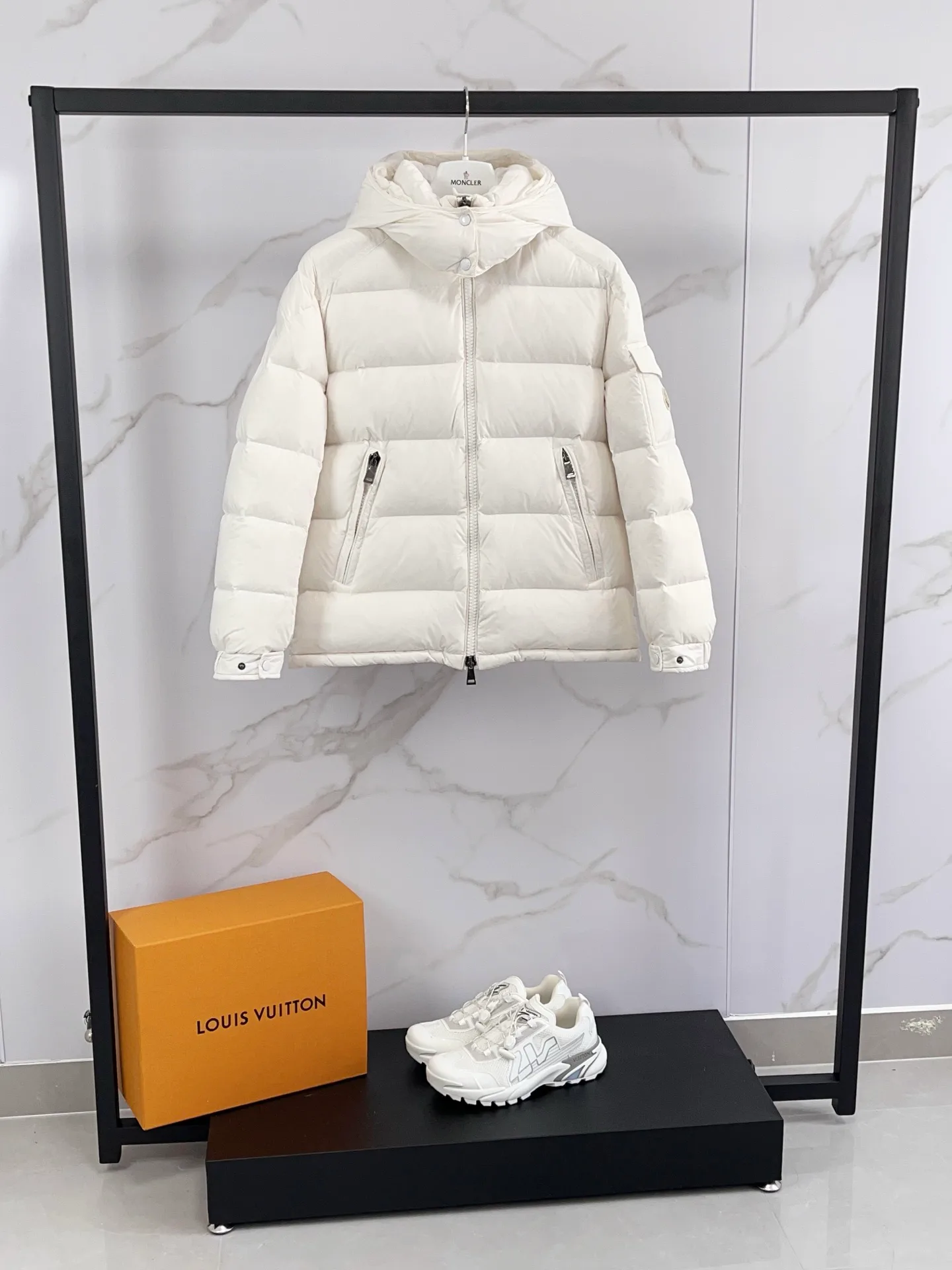 Куртки И Пуховики Женские Moncler 18391727