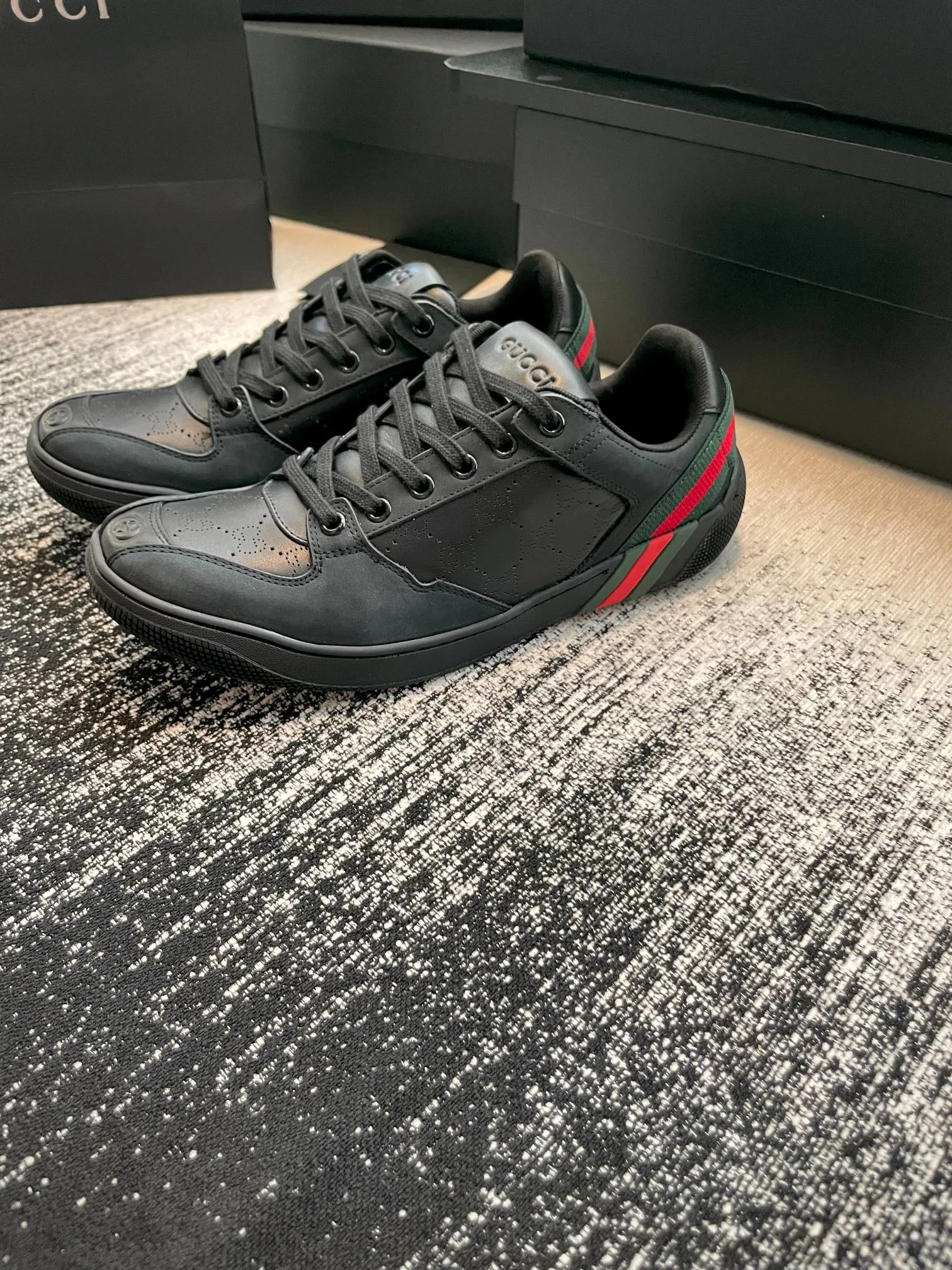 Кроссовки Женские Gucci 18447988