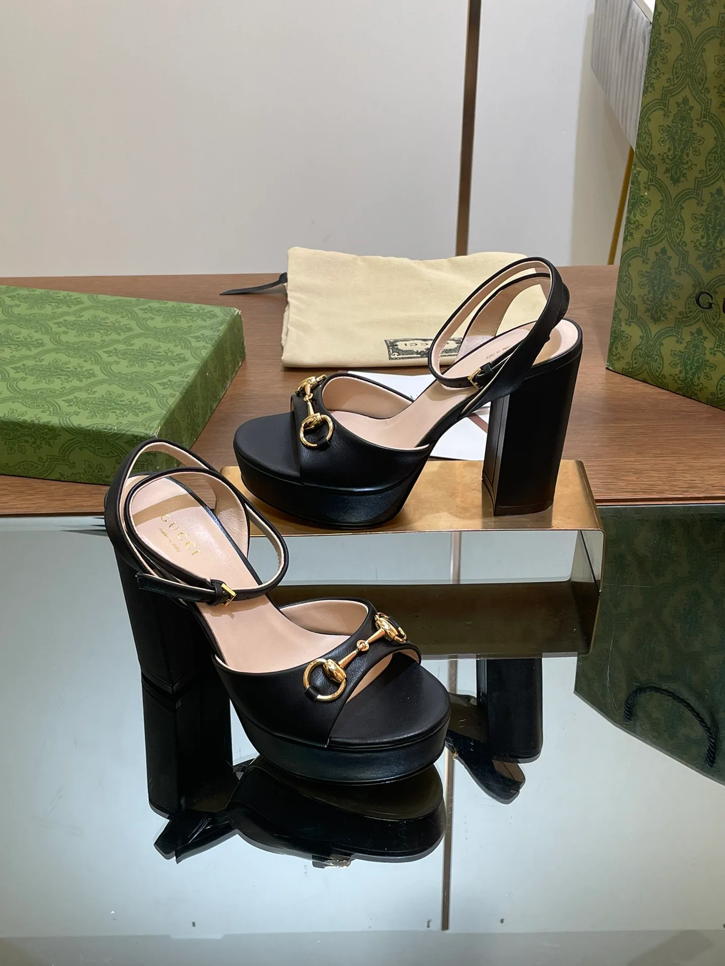 Босоножки Женские Gucci 11616312