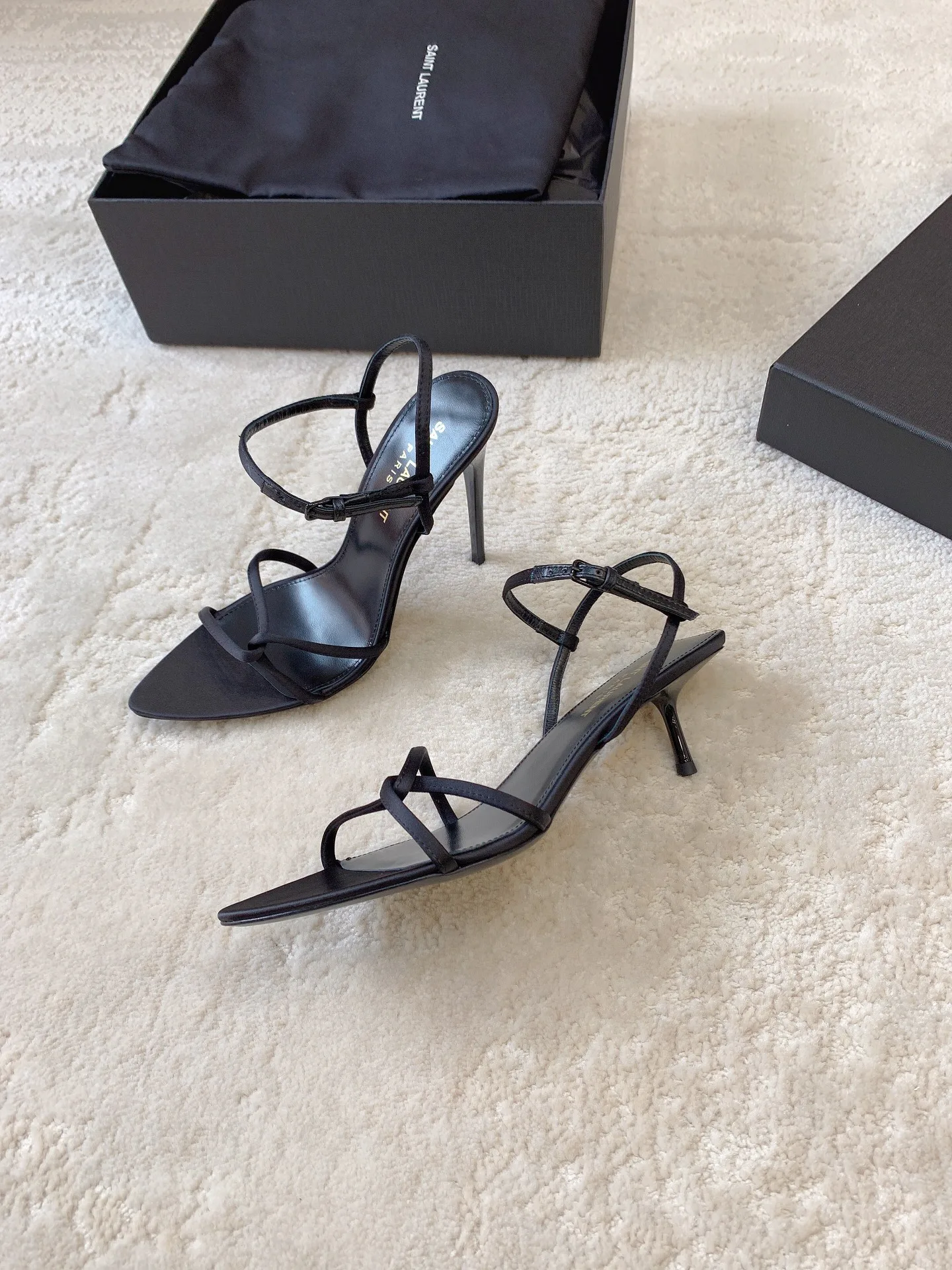 Босоножки Женские Saint Laurent 4348517