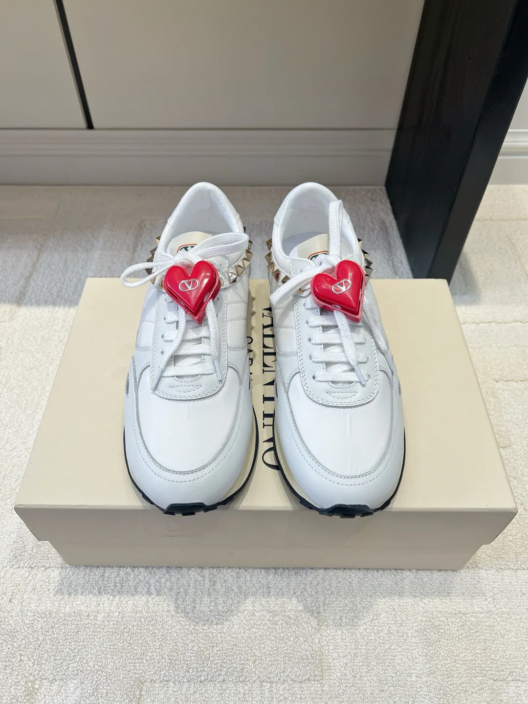 Кроссовки Женские Valentino 18436570