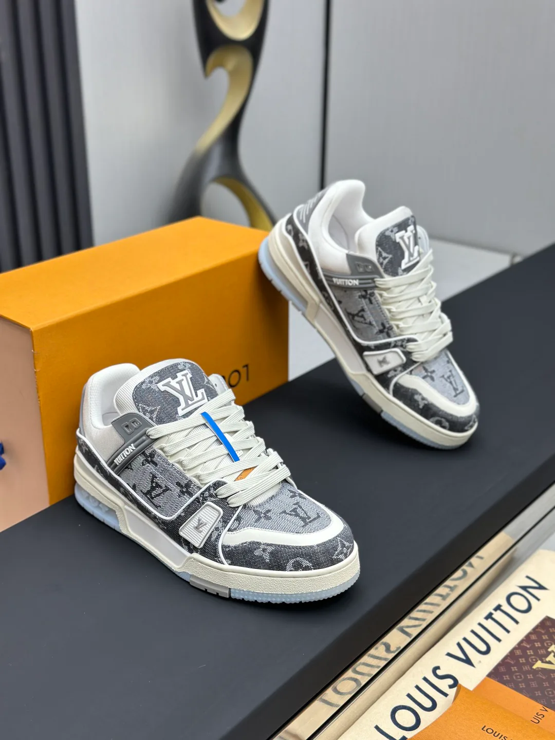 Кроссовки Женские Louis Vuitton 9581139