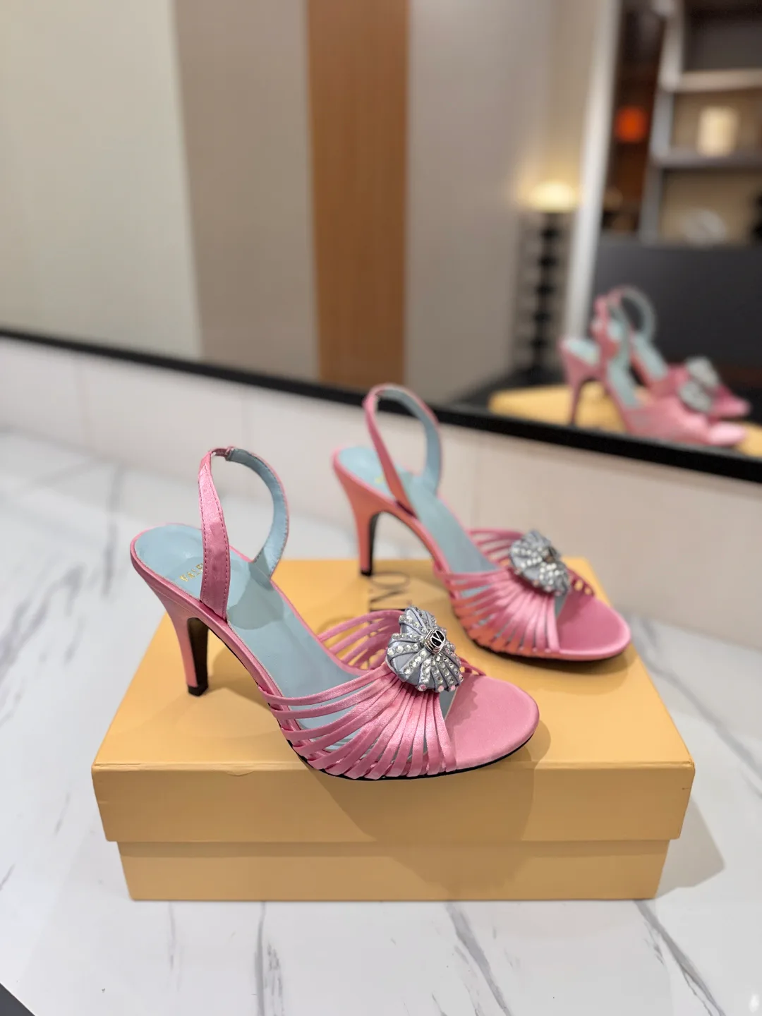 Босоножки Женские Valentino 18134884