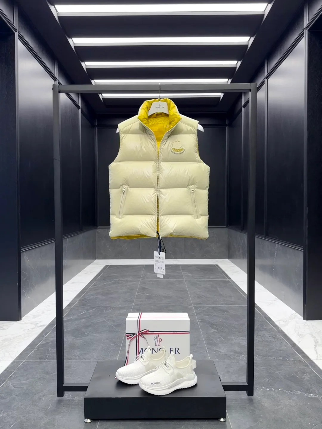 Жилеты Женские Moncler 19004555