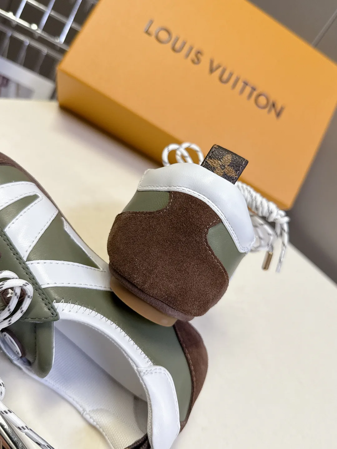 Кроссовки Женские Louis Vuitton 1480759