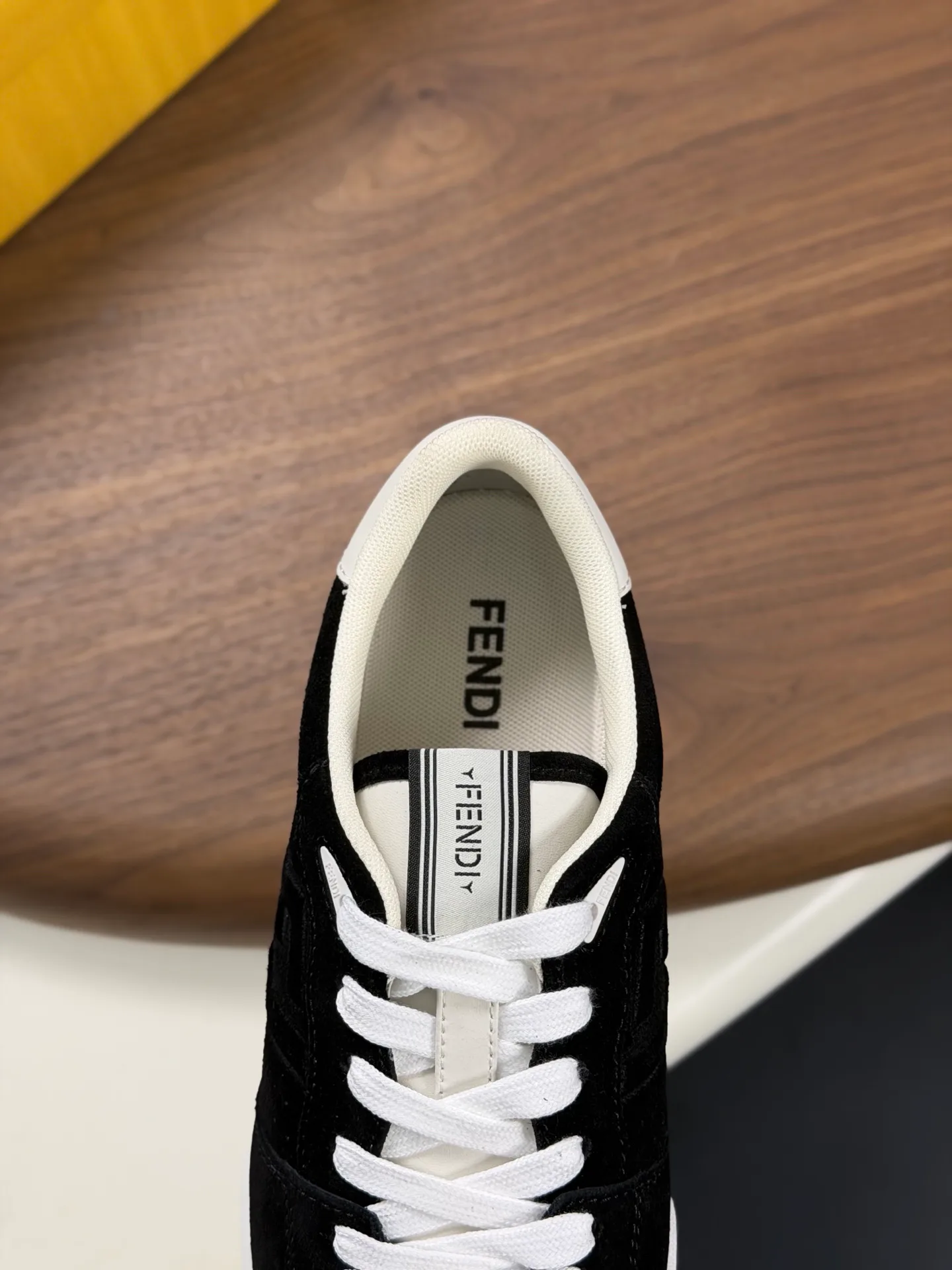 Кроссовки Женские Fendi 18116585