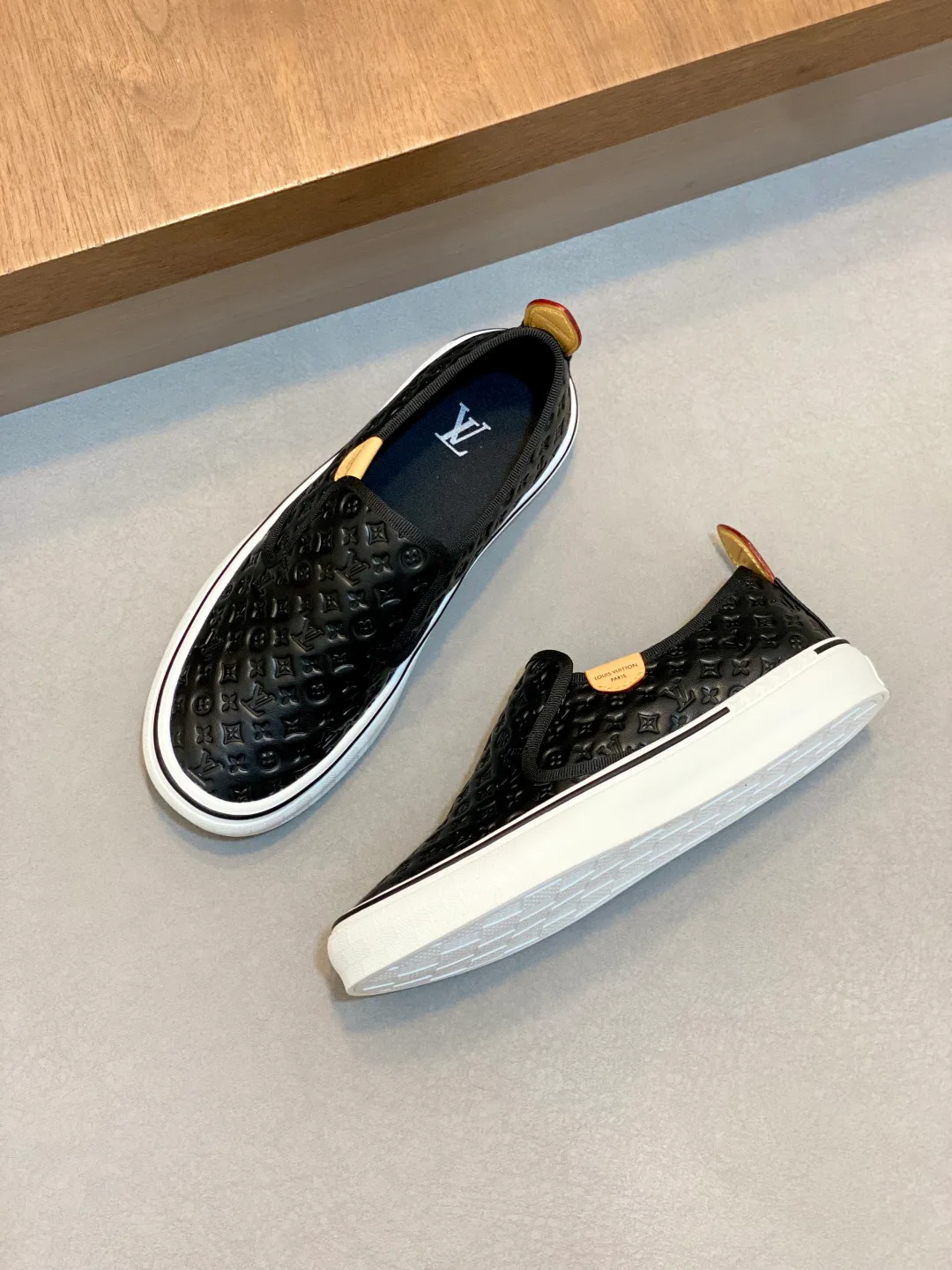 Кроссовки Мужские Louis Vuitton 18880502