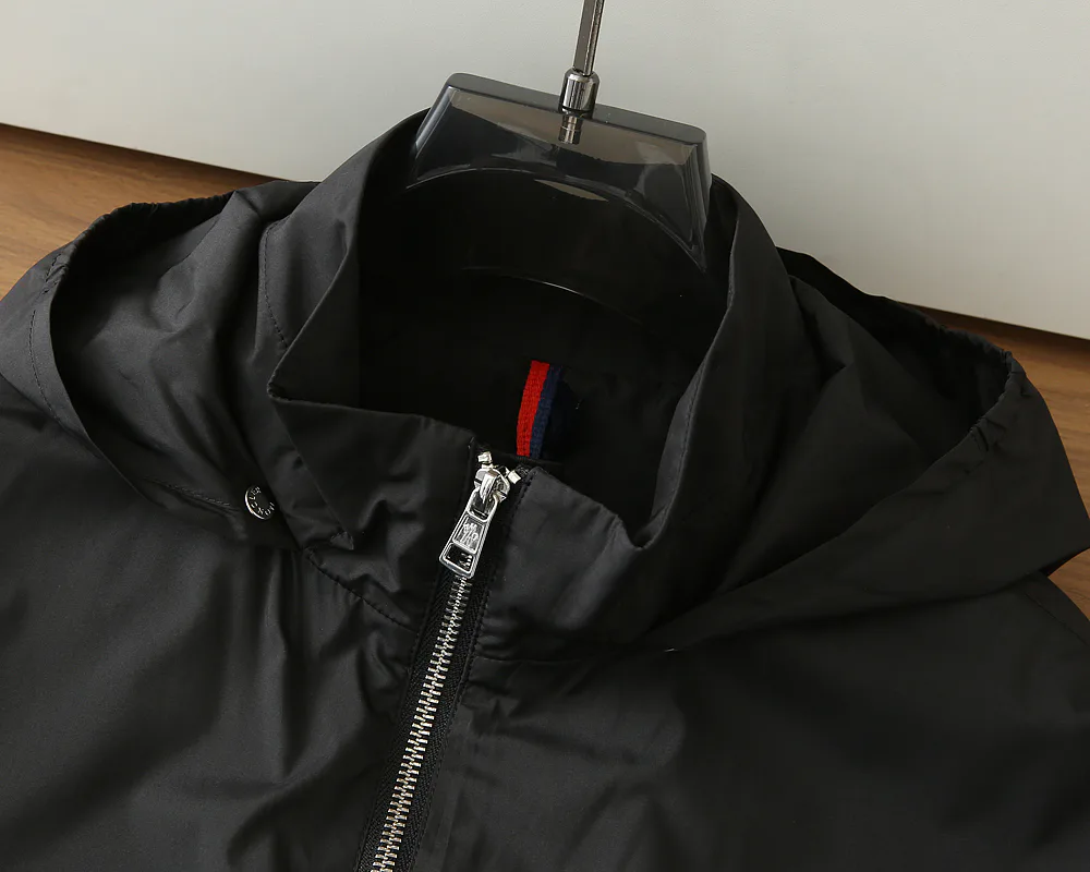 Куртки И Пуховики Мужские Moncler 9949789