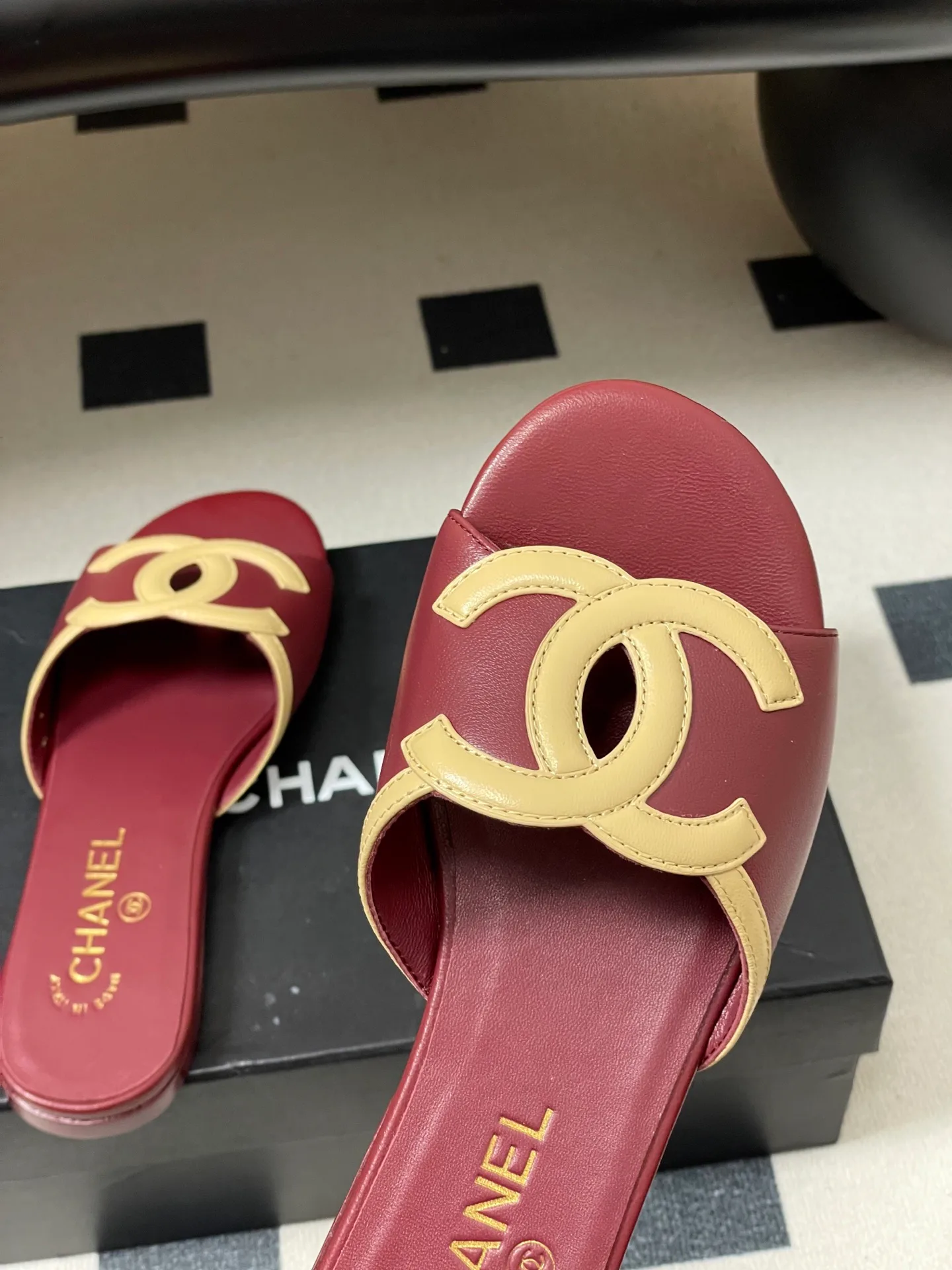 Шлепанцы Женские Chanel 11627614