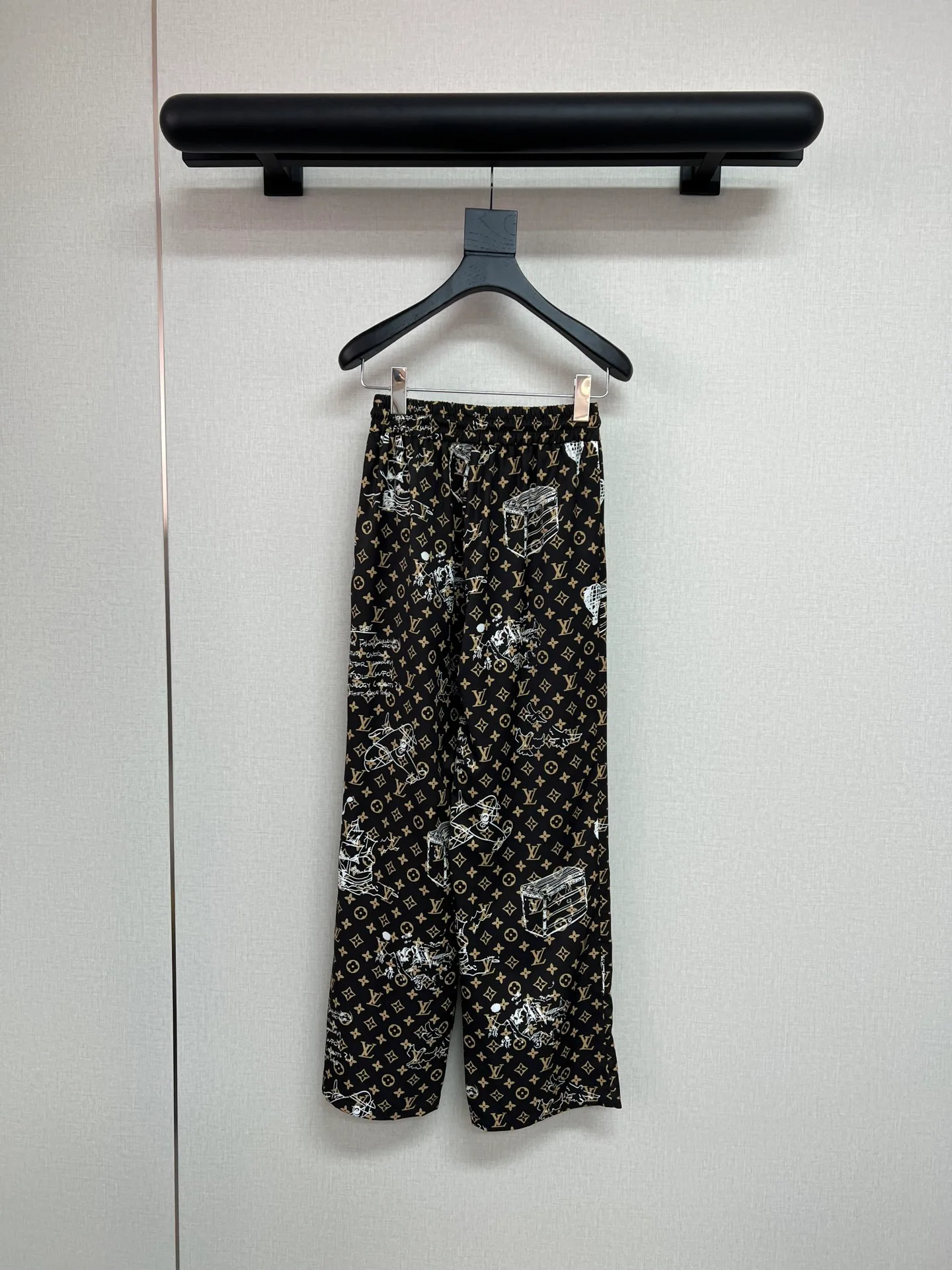 Брюки Женские Louis Vuitton 13233686