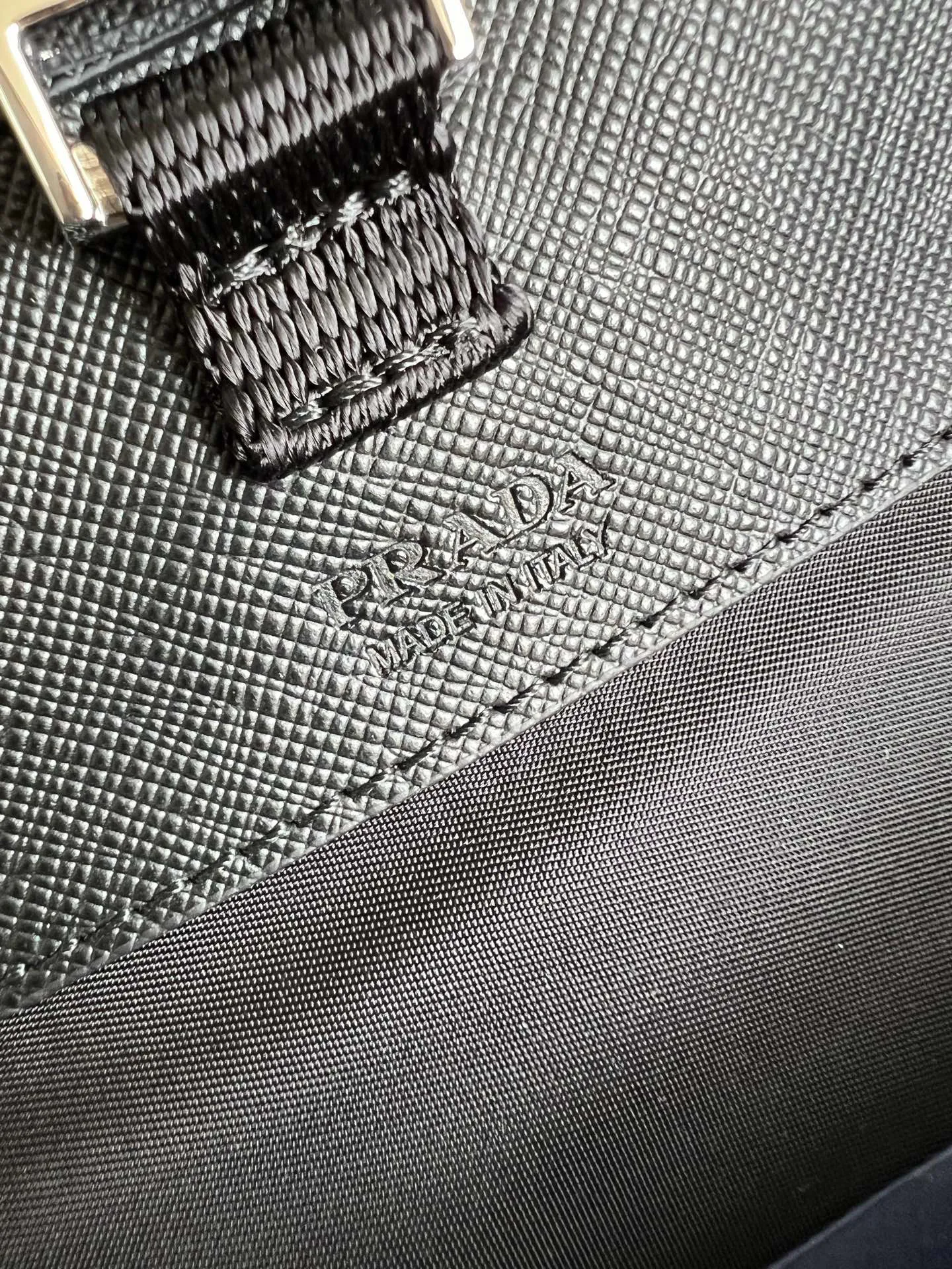 Сумки На Ремне Женские Prada 17999852