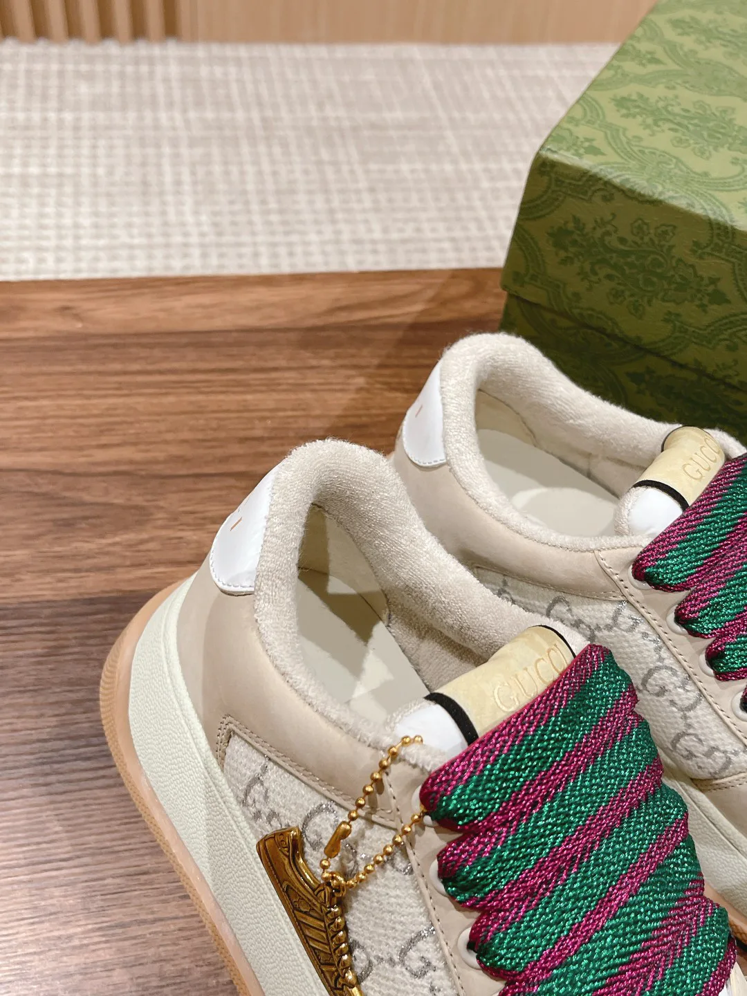 Кроссовки Женские Gucci 238284