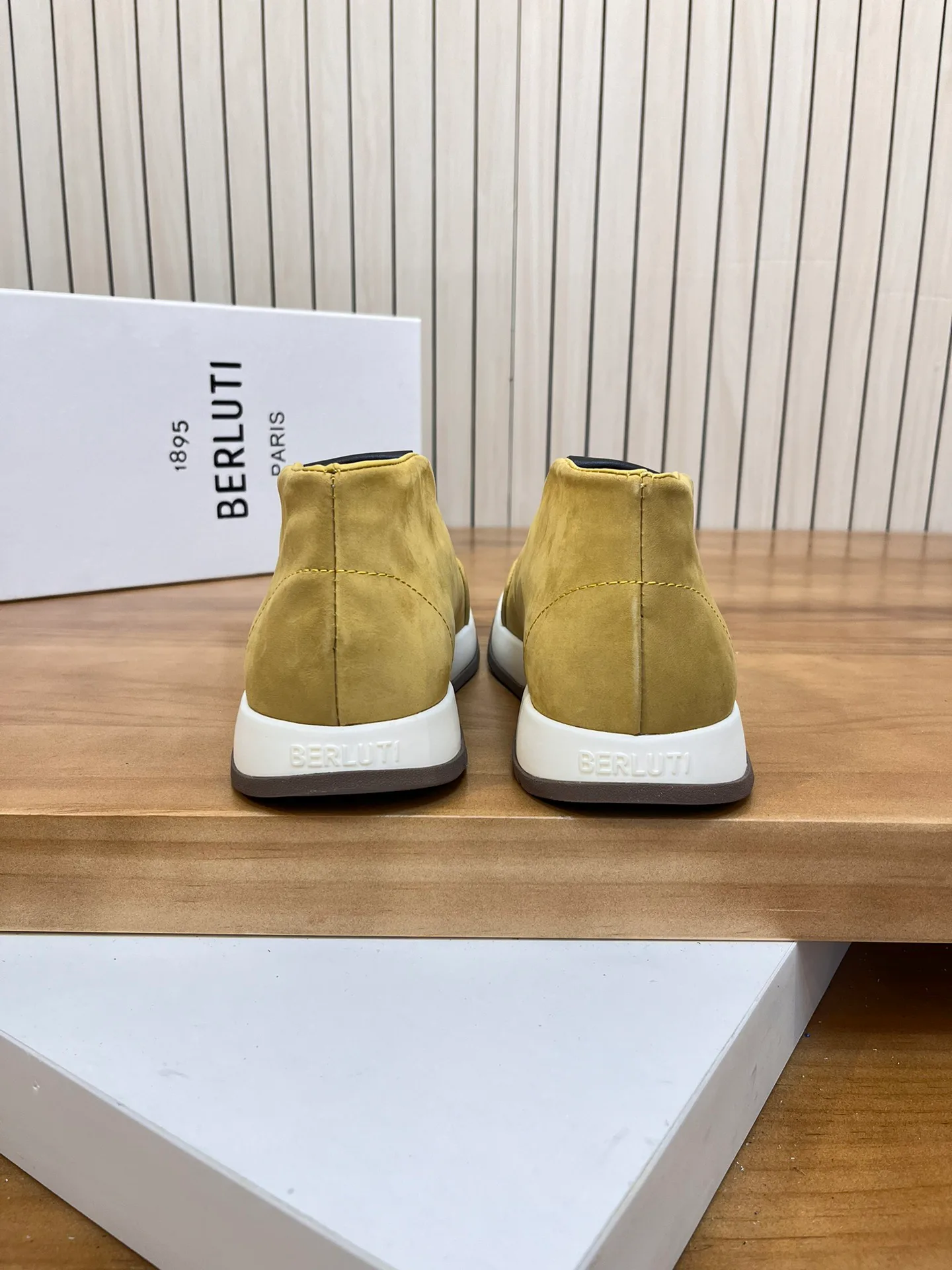 Кроссовки Женские Berluti 462857