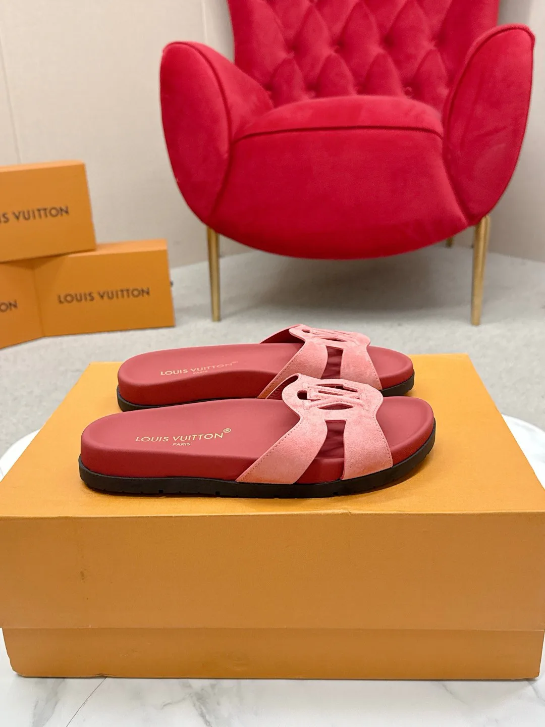 Шлепанцы Женские Louis Vuitton 18235719
