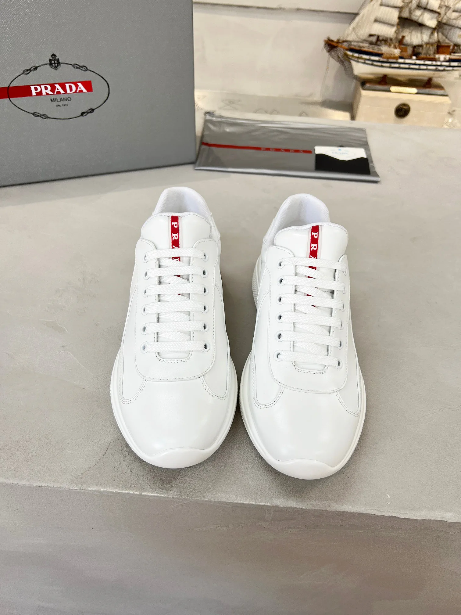 Кроссовки Женские Prada 17704052