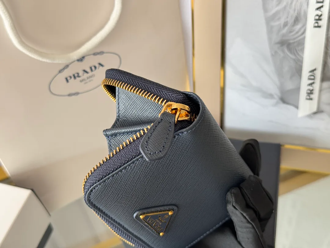 Клатчи Женские Prada 17999925