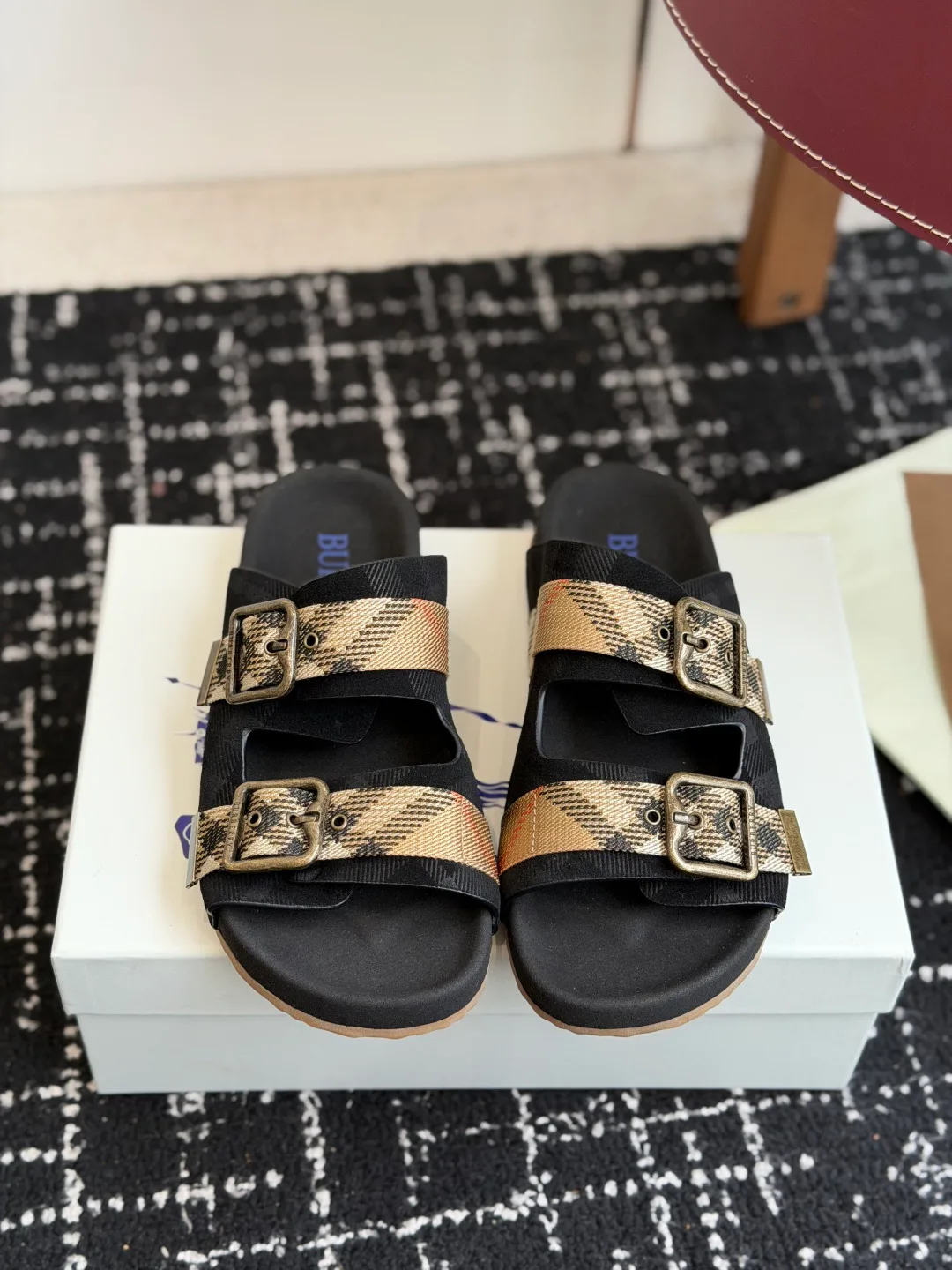 Шлепанцы Женские Burberry 17075329