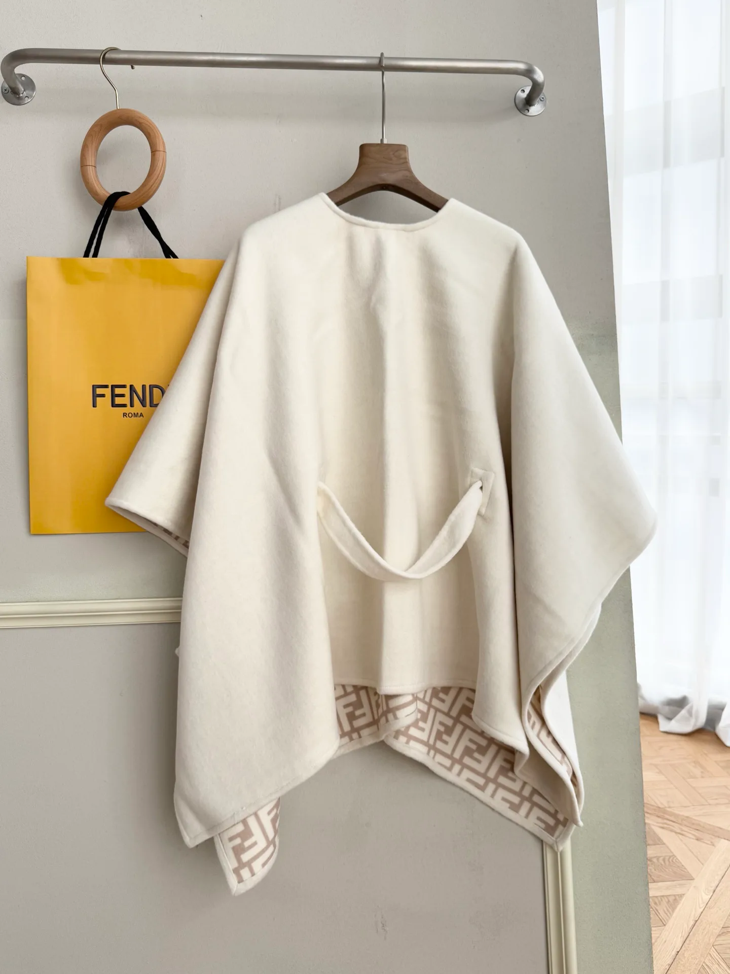 Пальто Женские Fendi 18275146