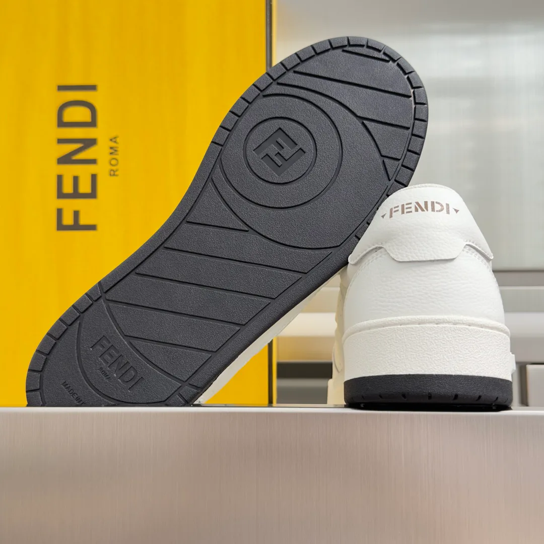 Кроссовки Женские Fendi 17729642