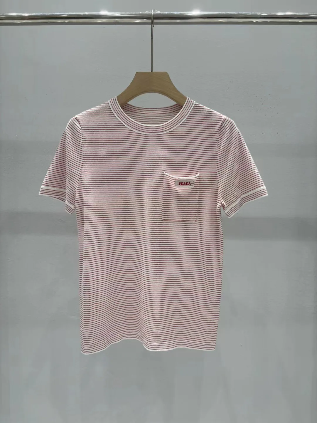 Футболки Женские Prada 16951361