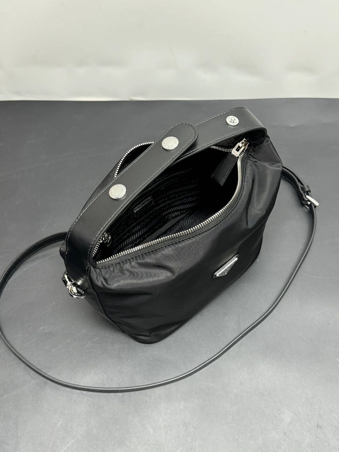 Сумки На Ремне Женские Prada 17630943