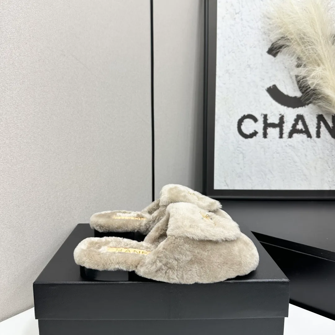 Тапочки Женские Chanel 18436110