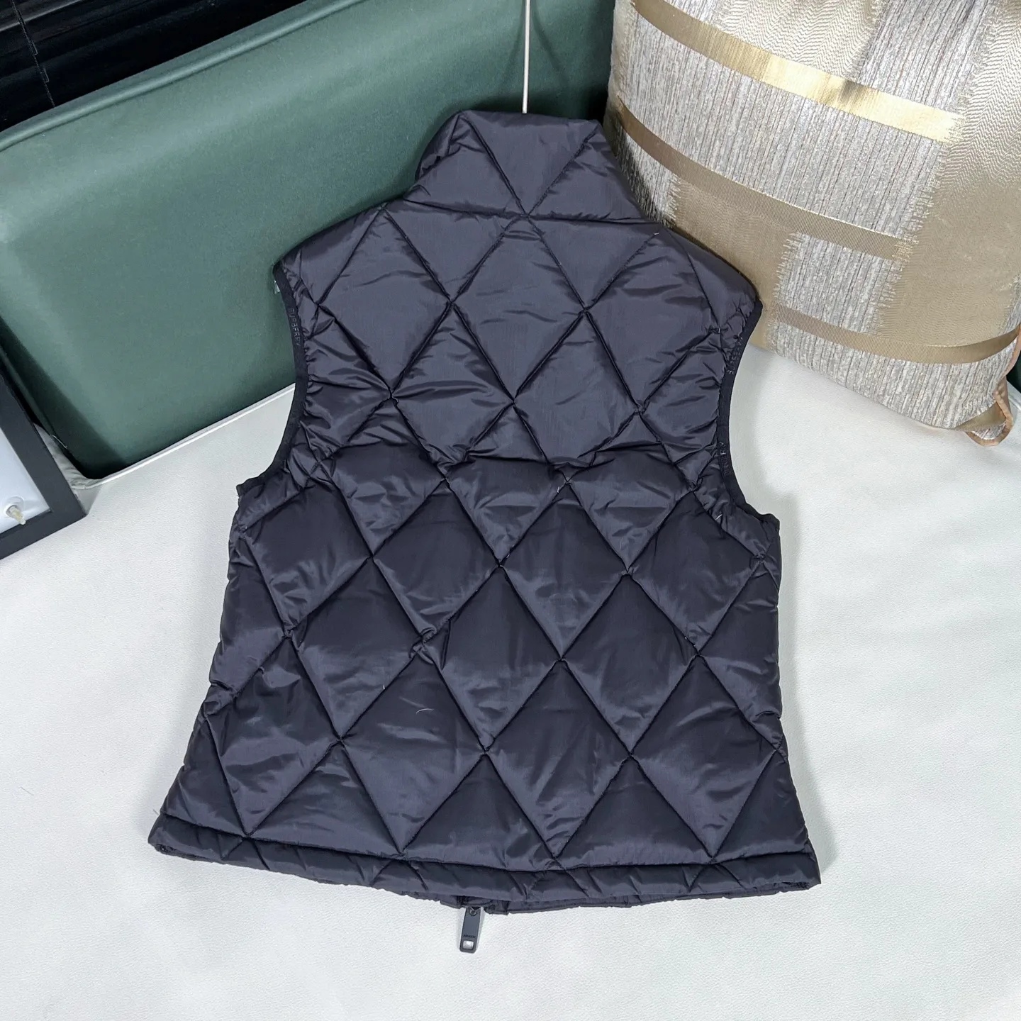 Жилеты Женские Burberry 18728600
