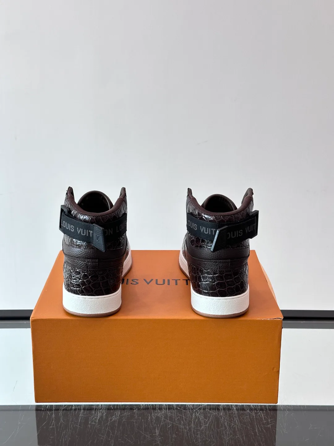 Кроссовки Мужские Louis Vuitton 18400596