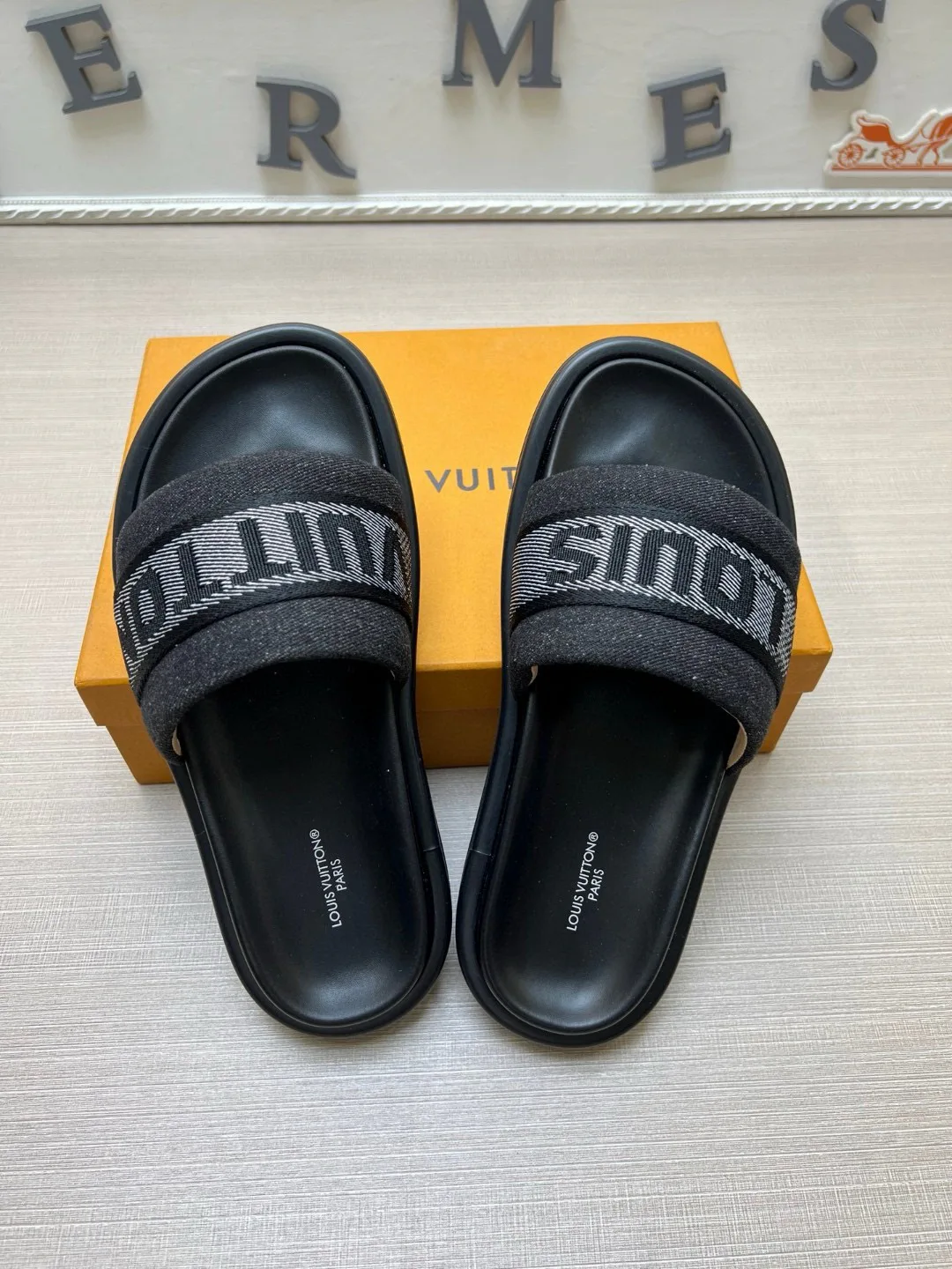Шлепанцы Женские Louis Vuitton 9801528
