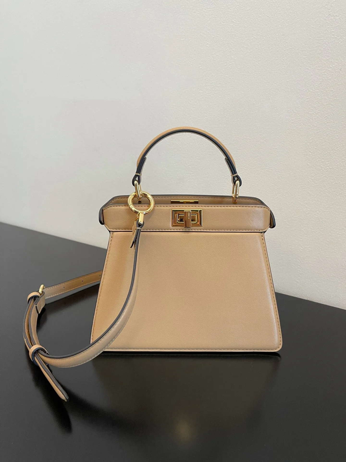 Классические Сумки Женские Fendi 13234497