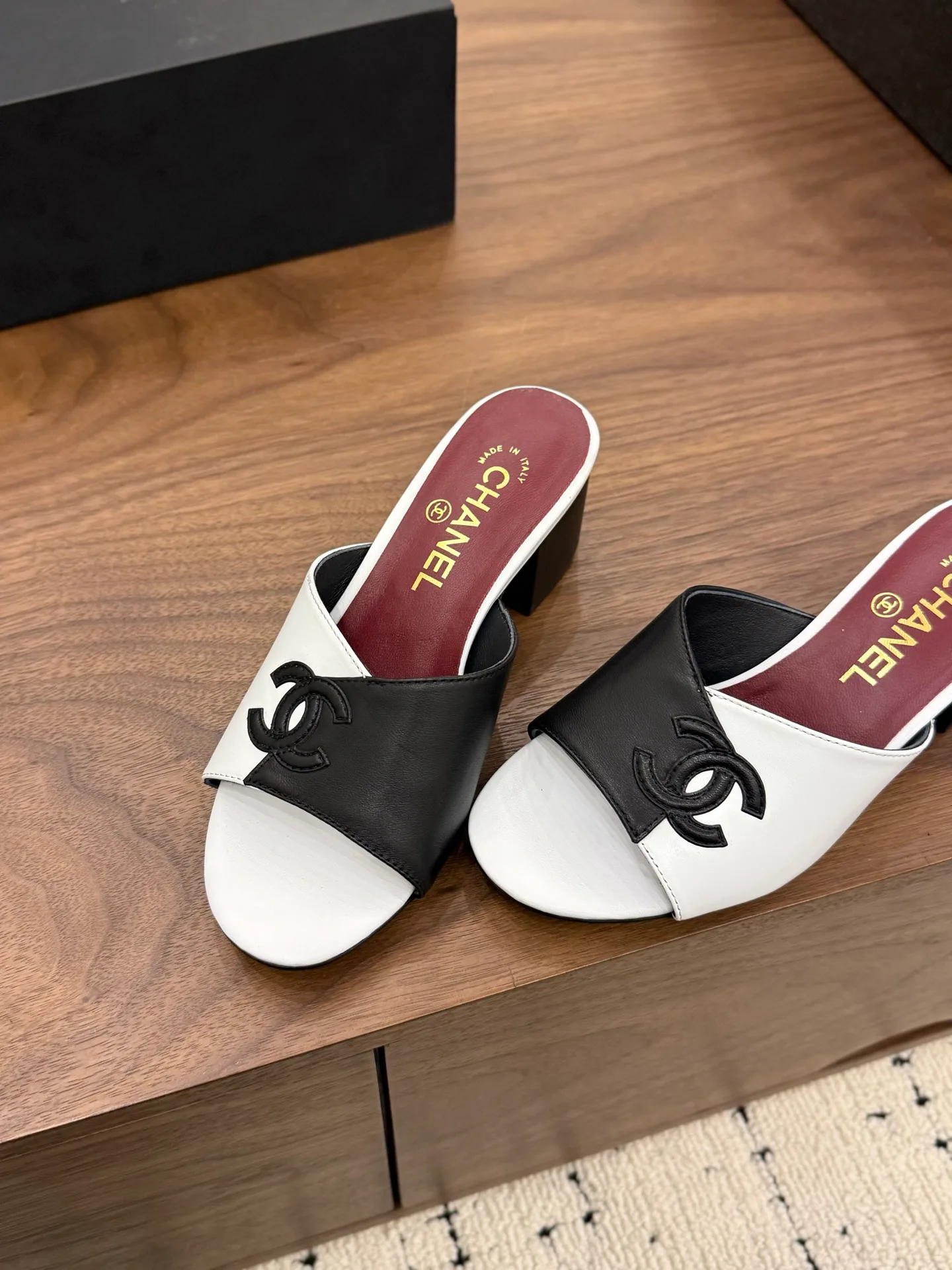 Босоножки Женские Chanel 11898545