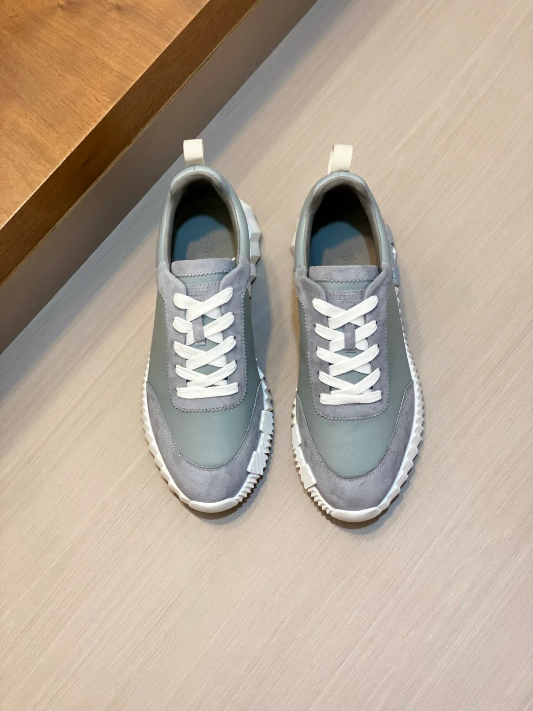 Кроссовки Женские Hermes 18039730