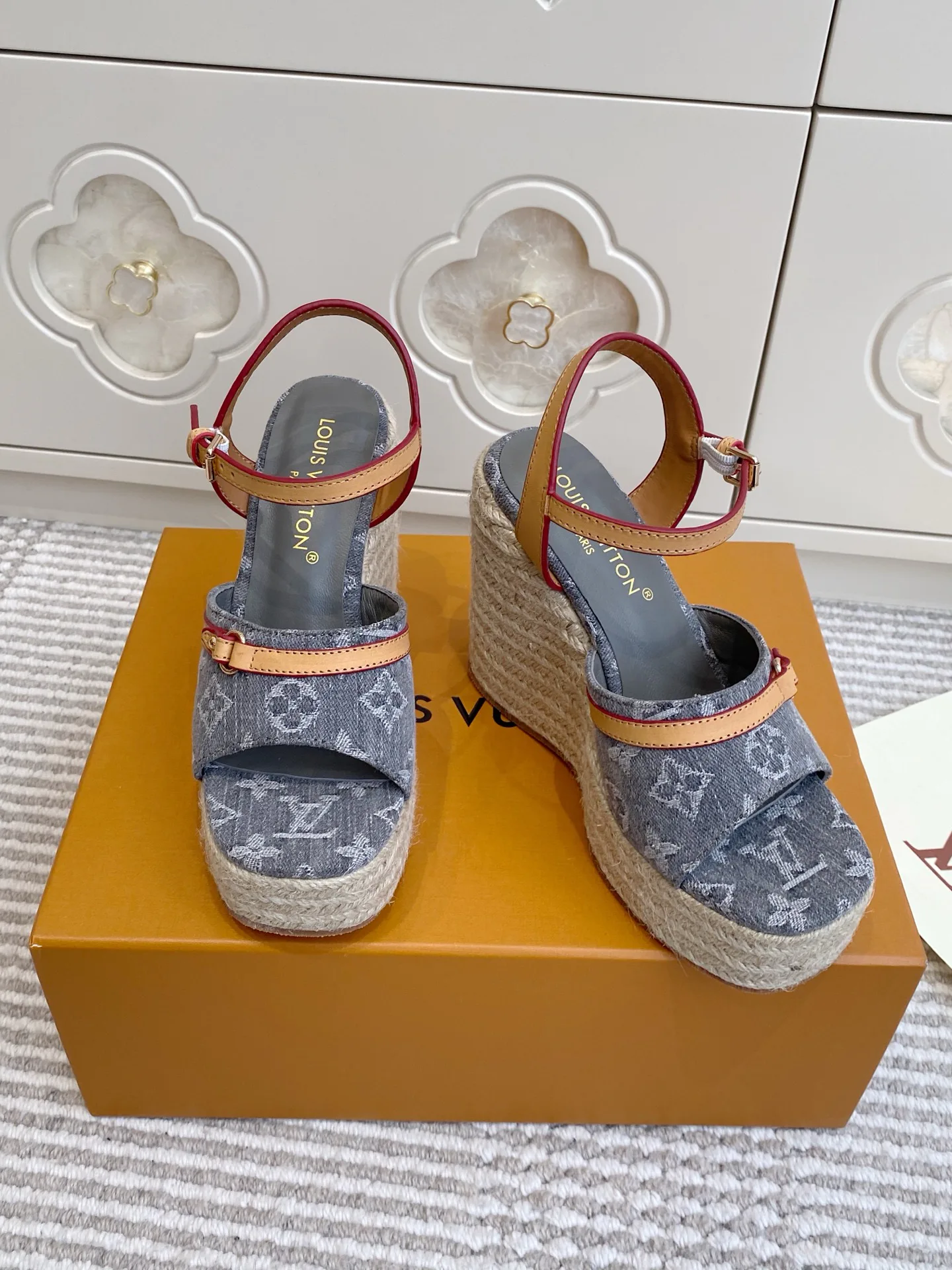 Босоножки Женские Louis Vuitton 13185479
