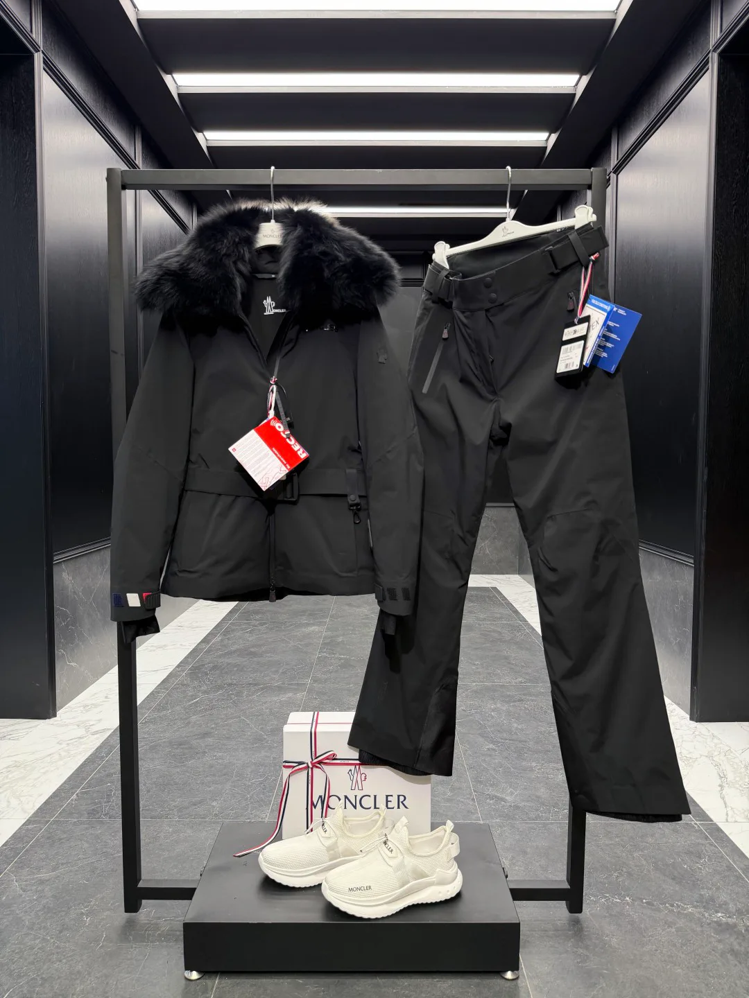 Куртки И Пуховики Женские Moncler 18134286